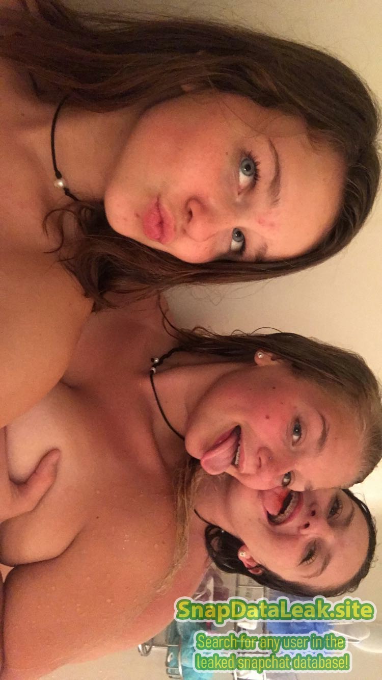 Blonde beach babe LEAKED NUDES