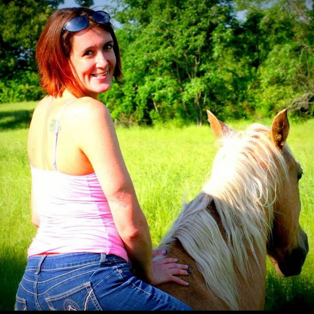 Arkansas Farm Girl Amanda G., loves to be naked and exposed