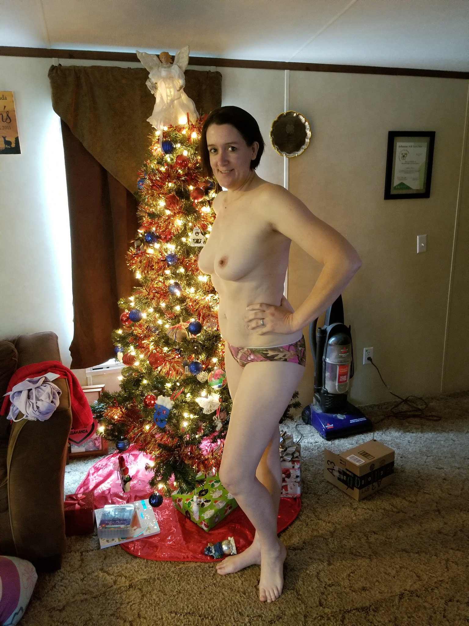 Arkansas Farm Girl Amanda G., loves to be naked and exposed
