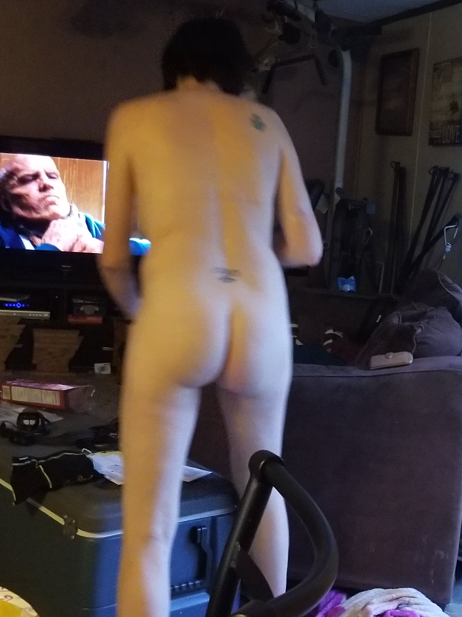 Arkansas Farm Girl Amanda G., loves to be naked and exposed