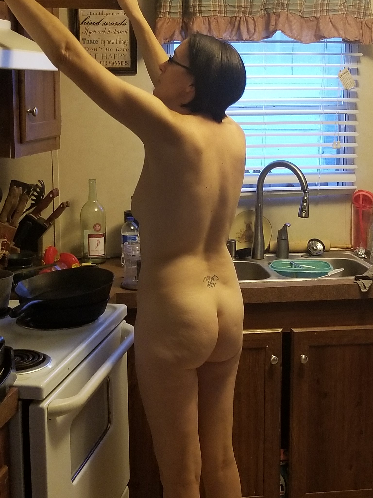 Arkansas Farm Girl Amanda G., loves to be naked and exposed