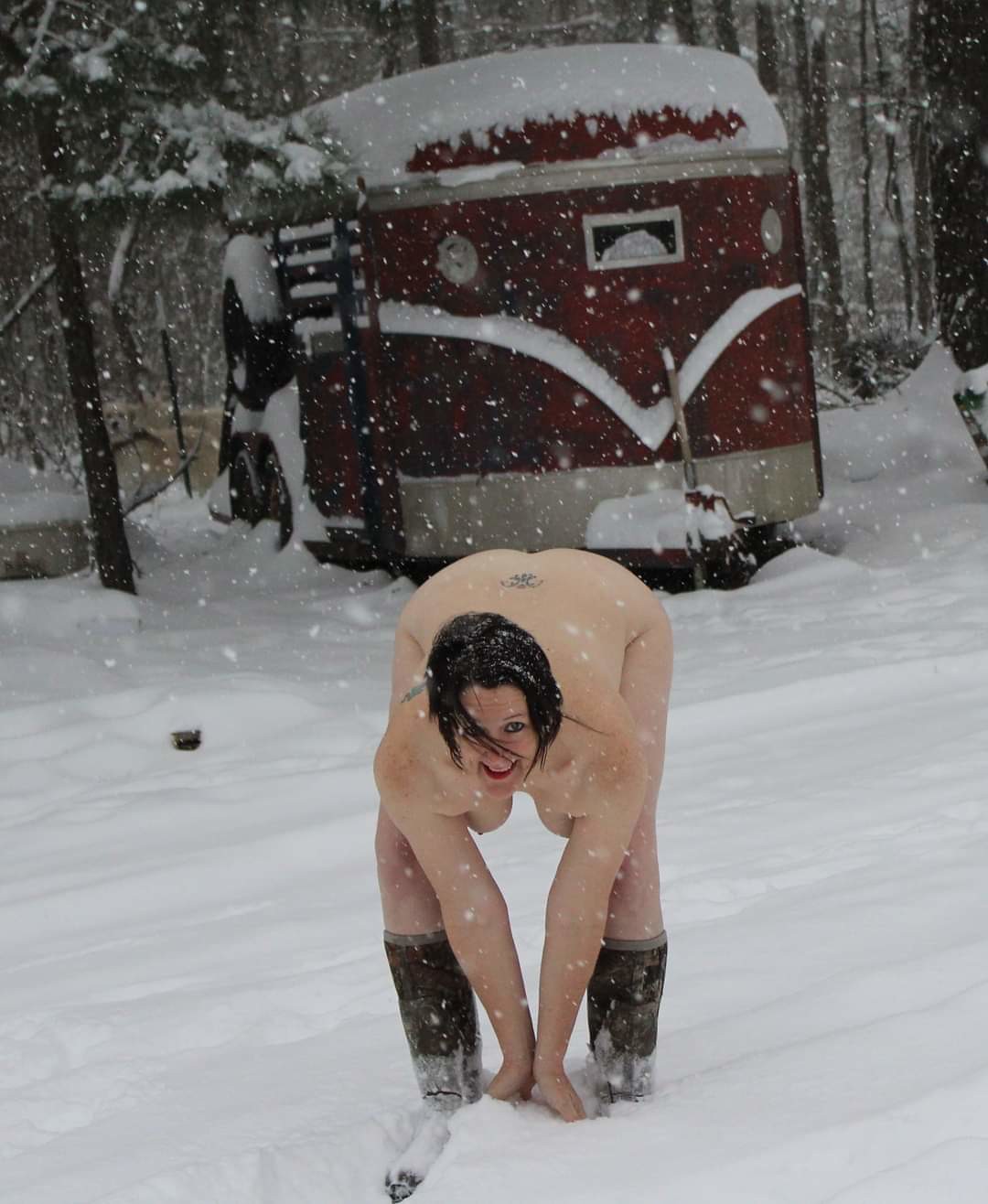 Arkansas Farm Girl Amanda G., loves to be naked and exposed