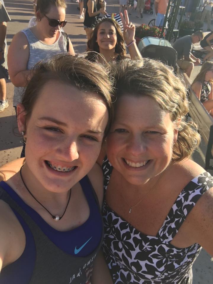 Laura Geldmier-Anderson, Flower Mound, Texas wife gets naked