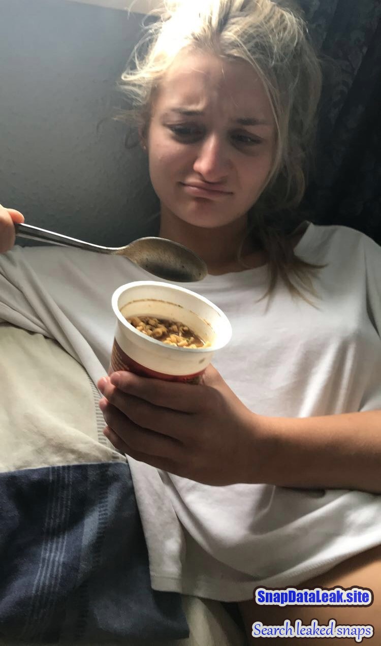 Hot blonde tiktok slut loves to show off