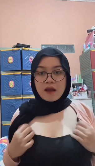 Hot Hot Hot Girl 104