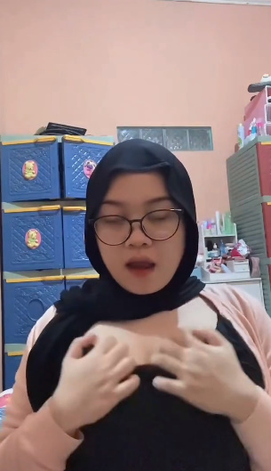 Hot Hot Hot Girl 104