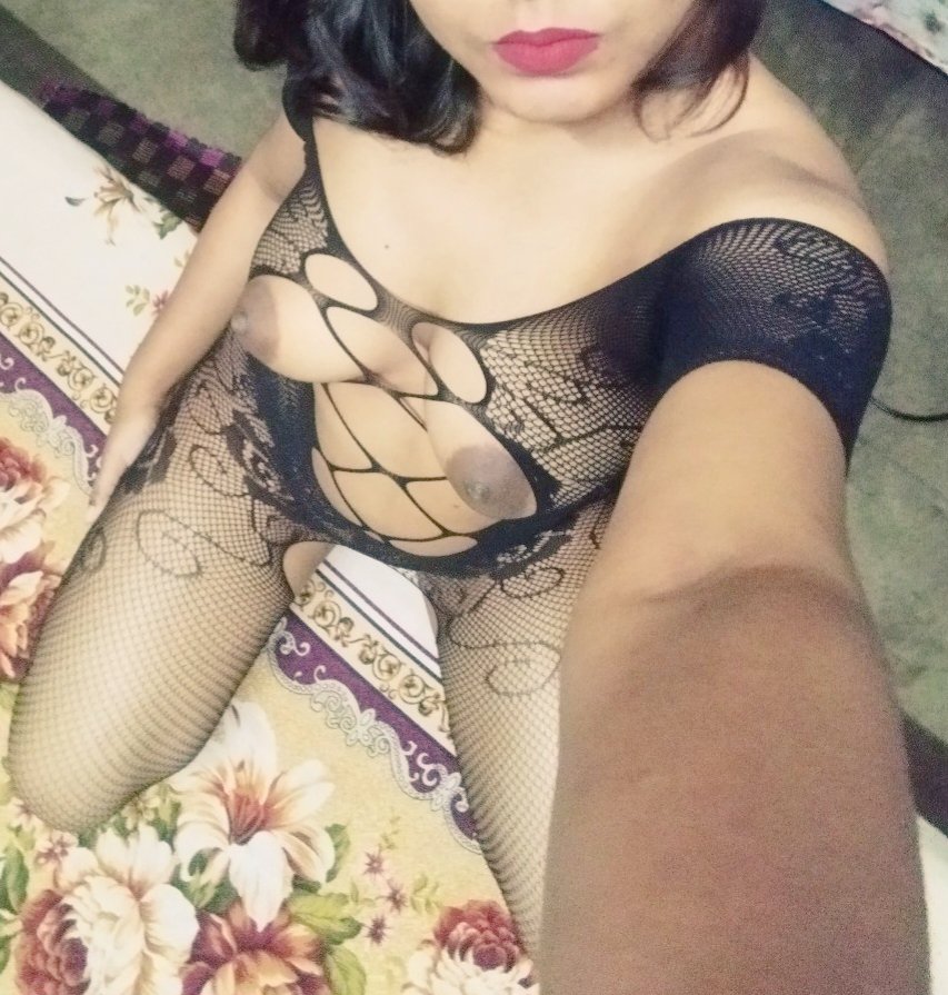 Desi Daraz Hot Lingerie Reviews of Bangladeshi Hotwife Anika