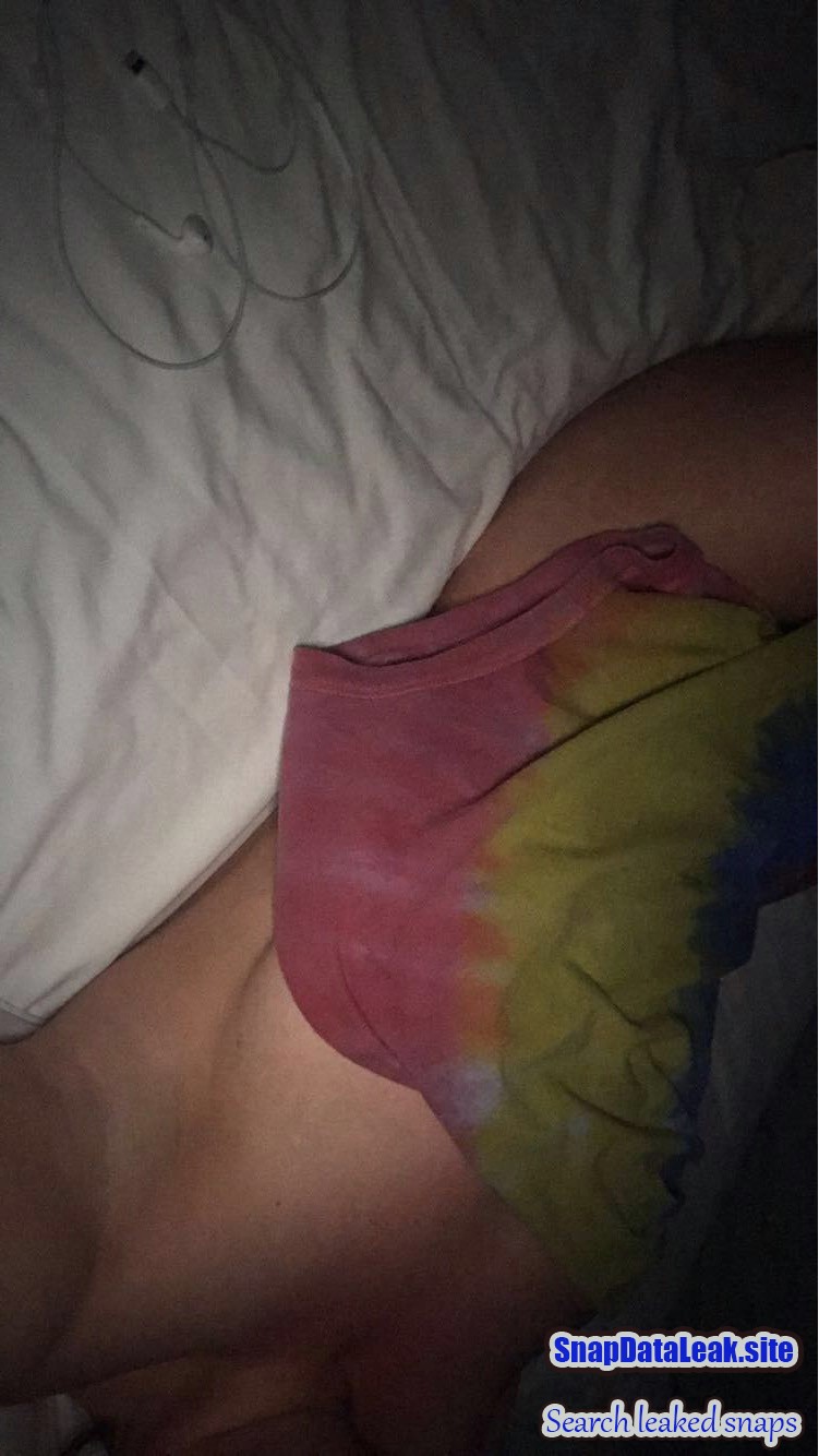 Thick blonde baddie with perfectly tanned body