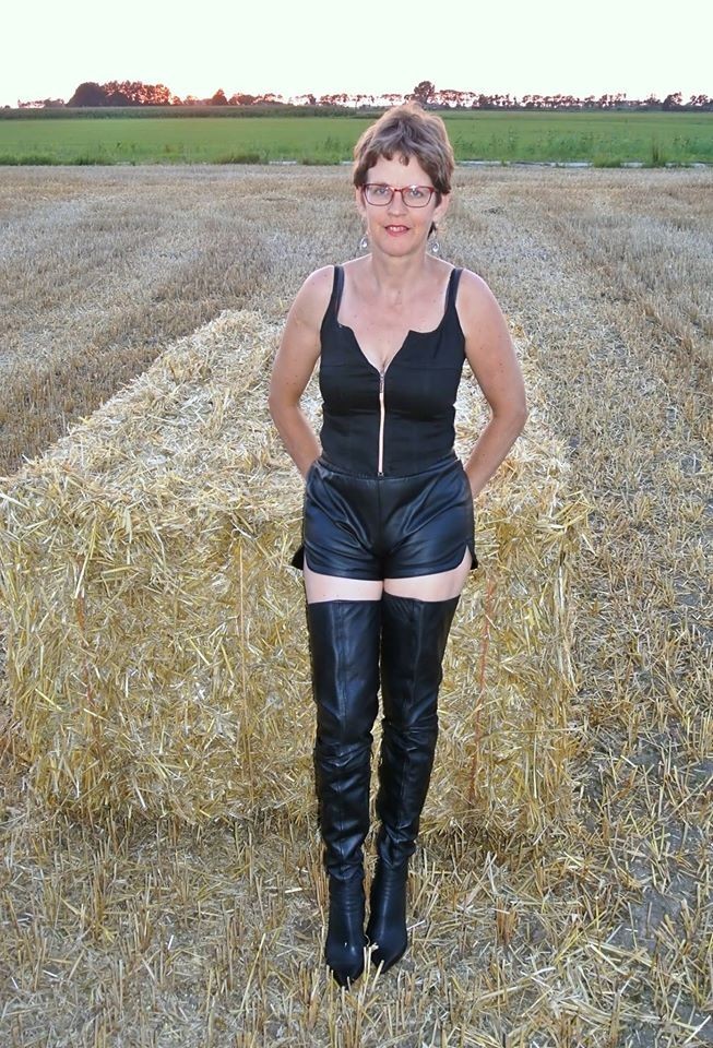 MA FEMME EN TENUE DE PUTE