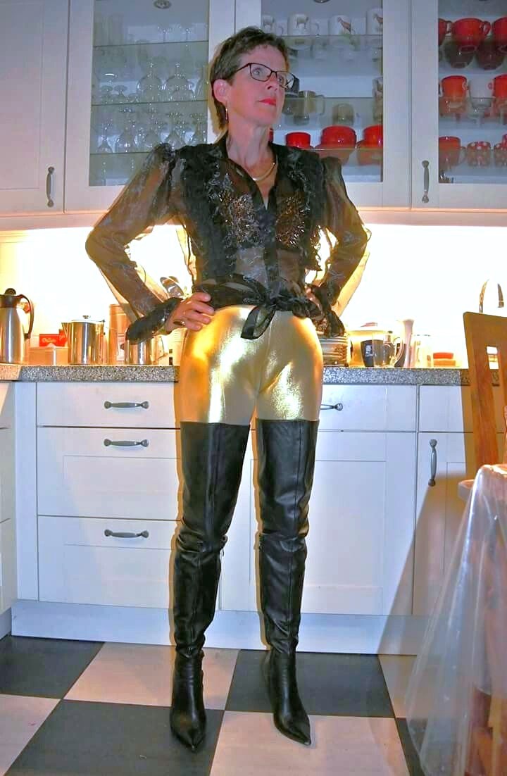 MA FEMME EN TENUE DE PUTE