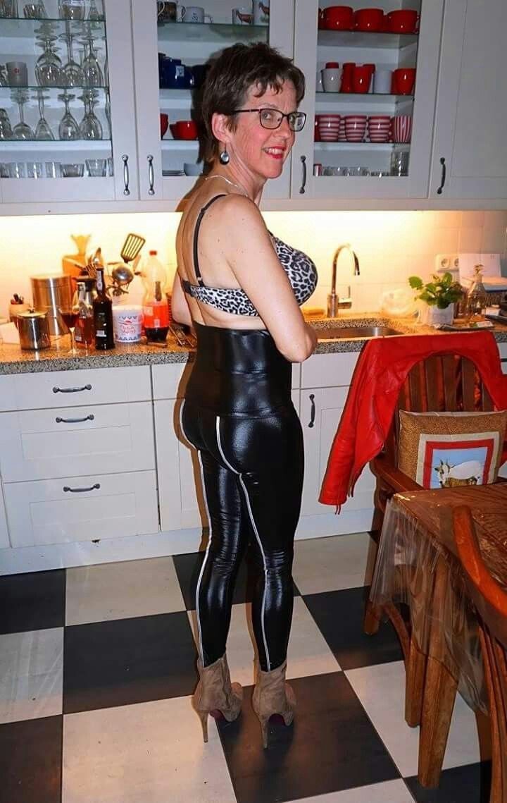 MA FEMME EN TENUE DE PUTE