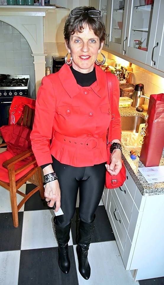 MA FEMME EN TENUE DE PUTE