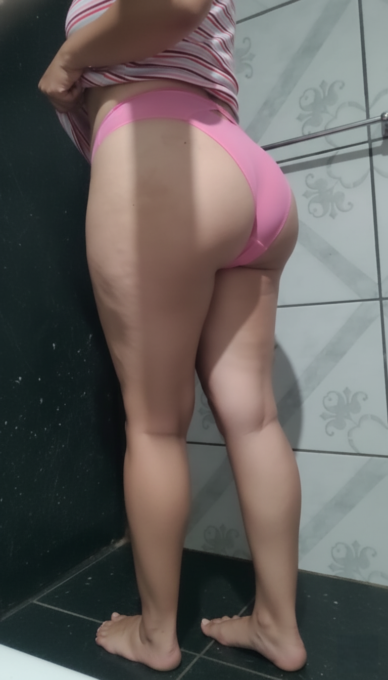 Despues del trabajo luciendo calzon rosa