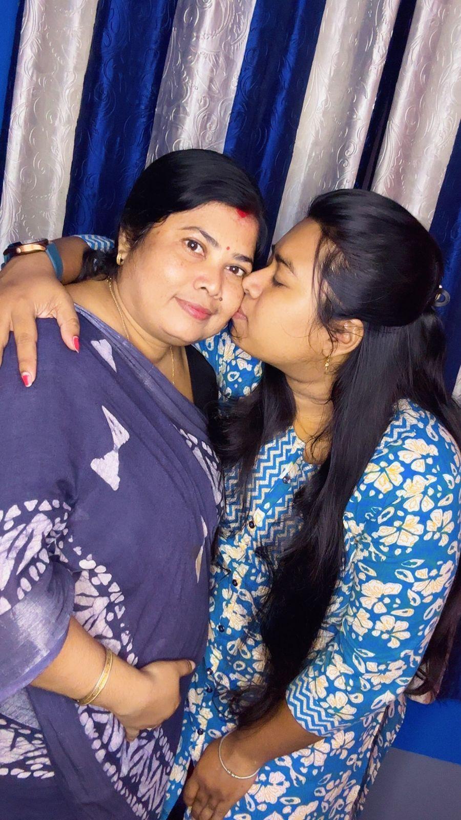 Desi boudi real lesbian couple