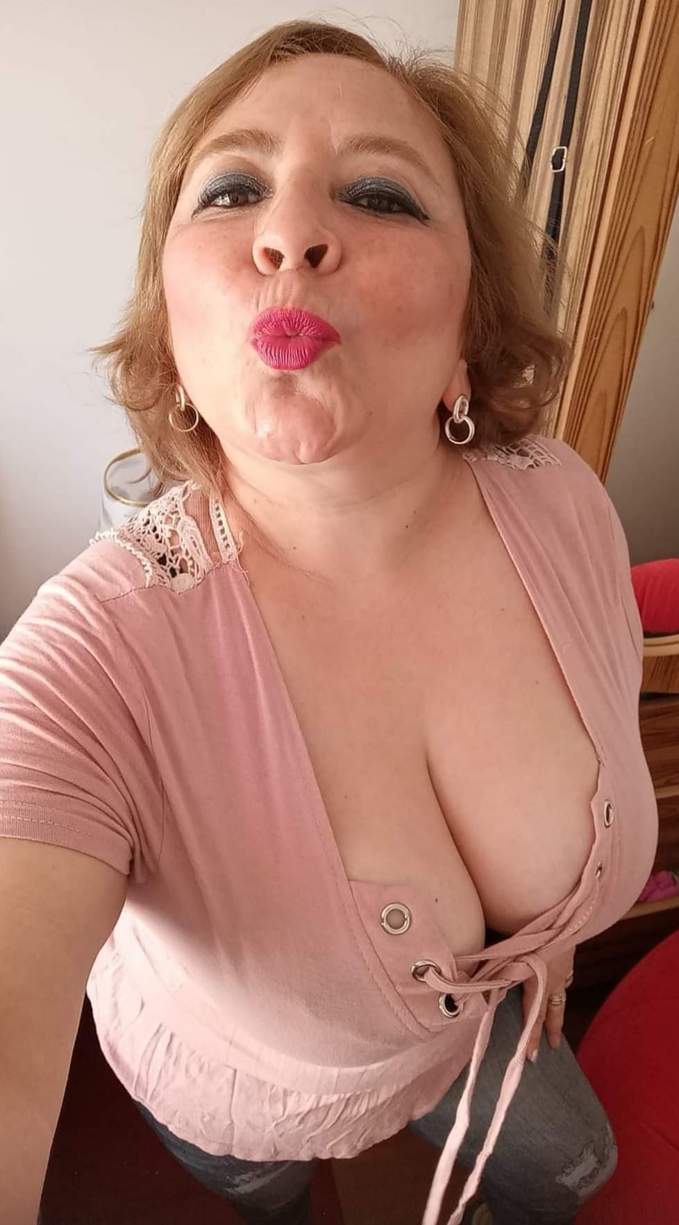 Sara Sanhueza Constanzo - https://www.facebook.com/carmyn.de