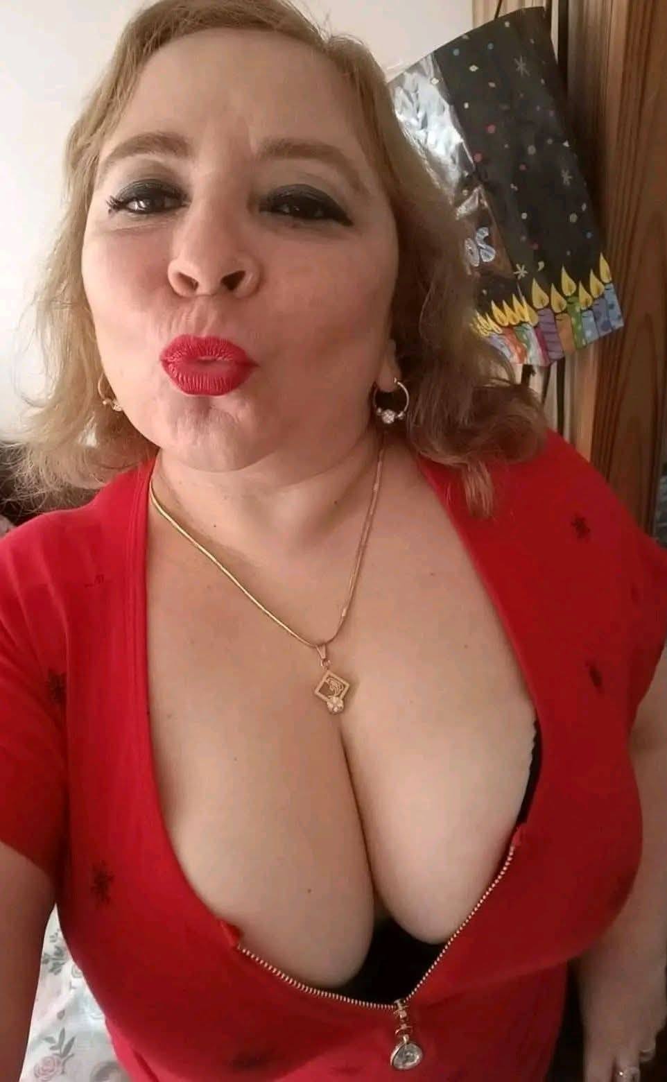 Sara Sanhueza Constanzo - https://www.facebook.com/carmyn.de