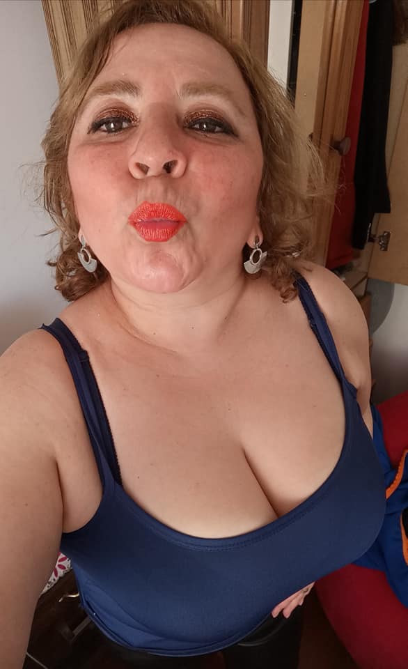 Sara Sanhueza Constanzo - https://www.facebook.com/carmyn.de