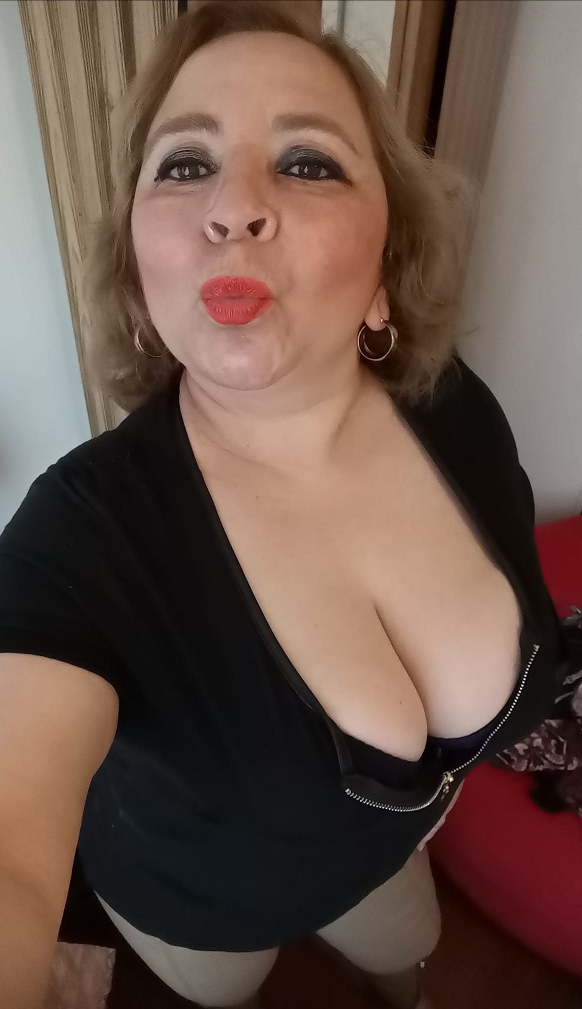 Sara Sanhueza Constanzo - https://www.facebook.com/carmyn.de