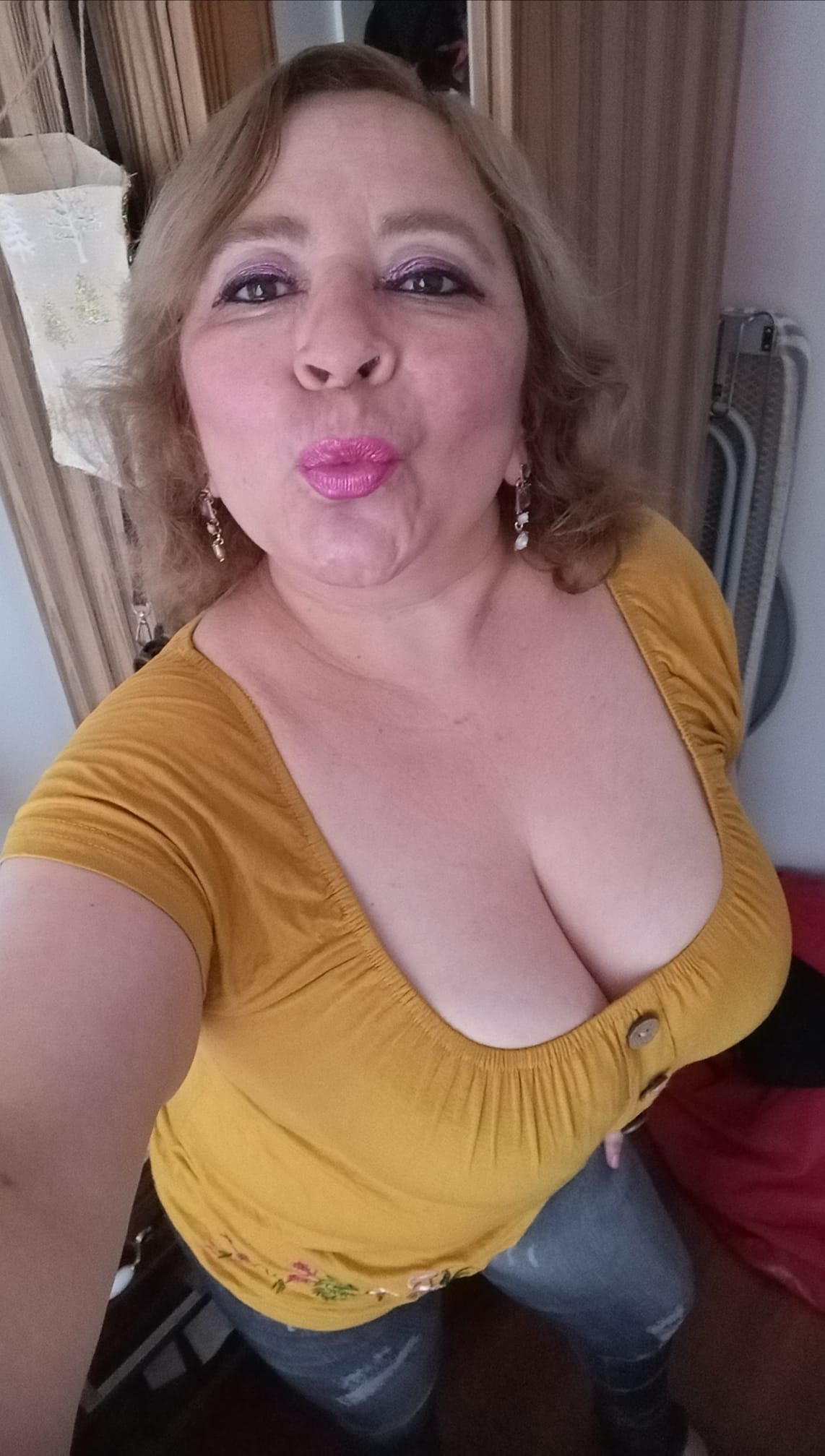 Sara Sanhueza Constanzo - https://www.facebook.com/carmyn.de