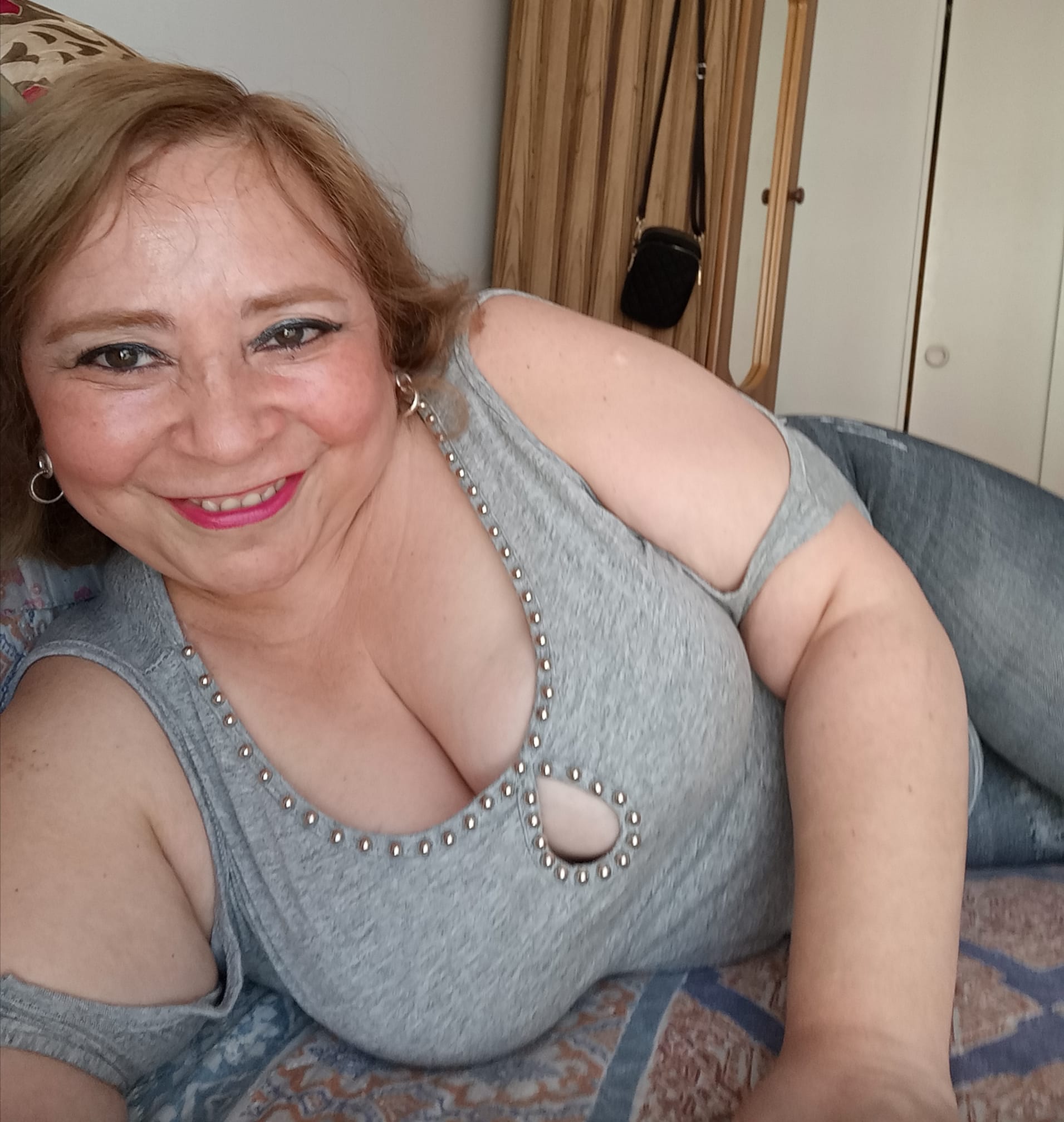 Sara Sanhueza Constanzo - https://www.facebook.com/carmyn.de