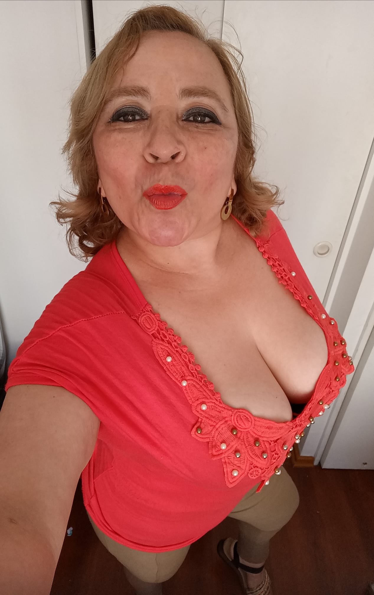 Sara Sanhueza Constanzo - https://www.facebook.com/carmyn.de