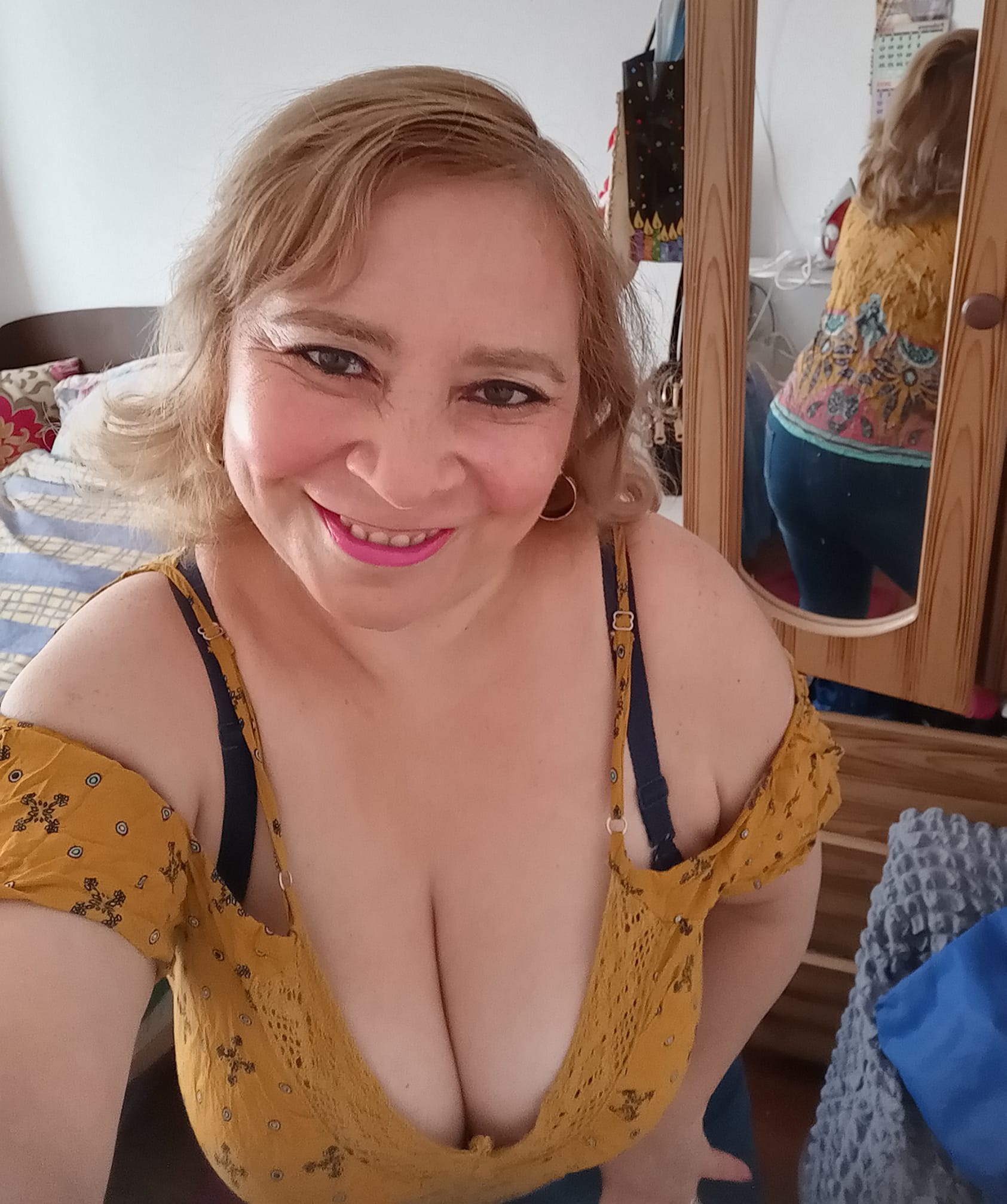 Sara Sanhueza Constanzo - https://www.facebook.com/carmyn.de