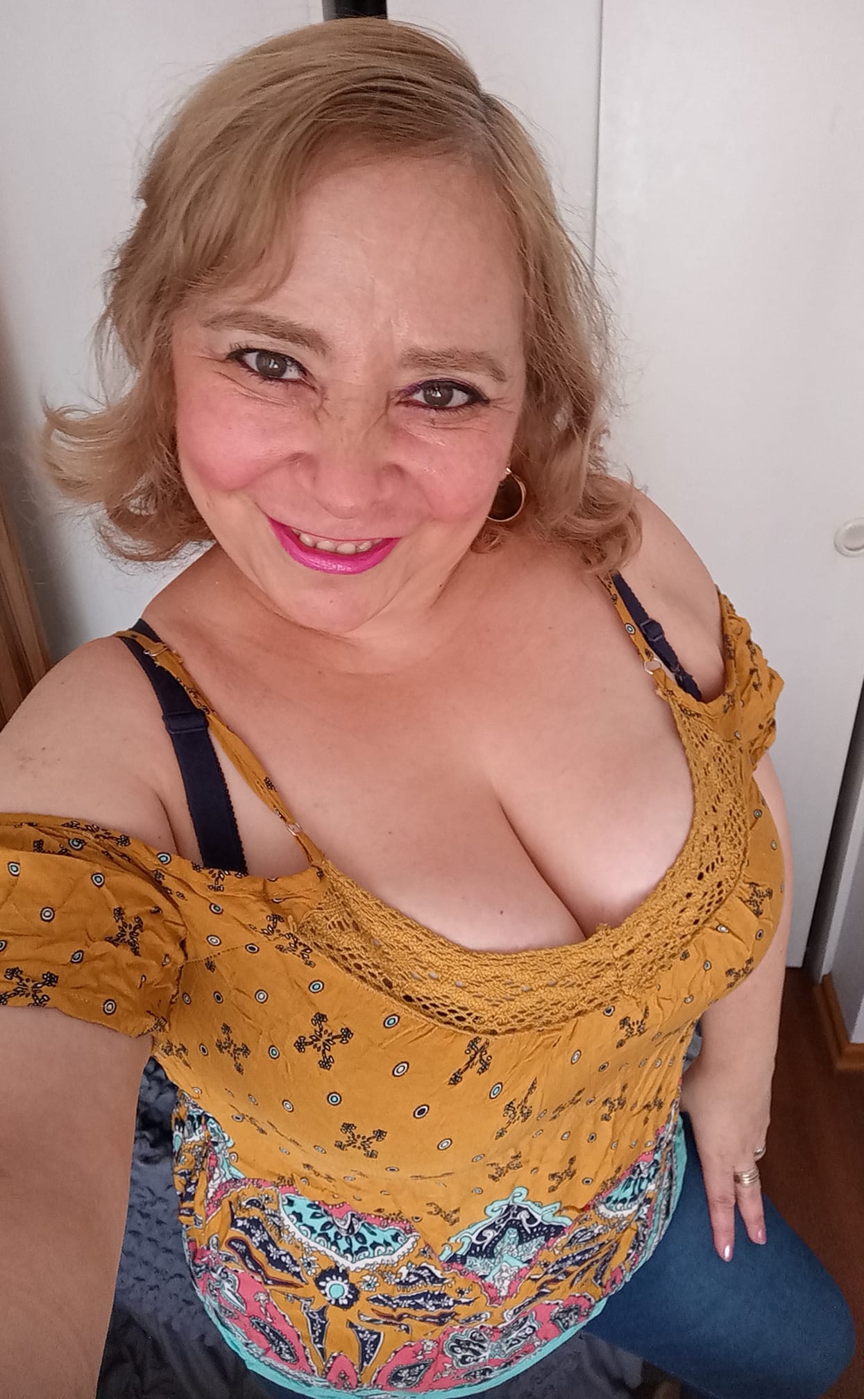 Sara Sanhueza Constanzo - https://www.facebook.com/carmyn.de