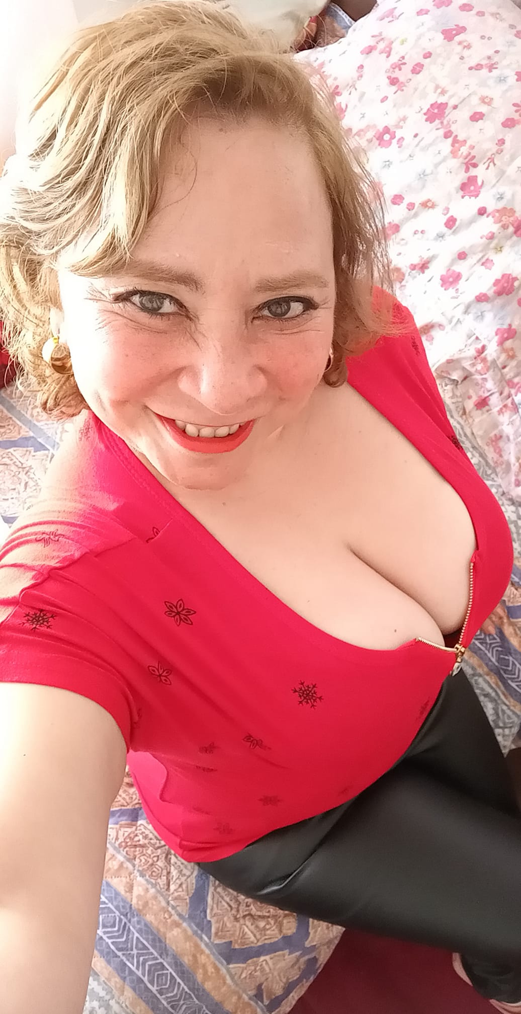 Sara Sanhueza Constanzo - https://www.facebook.com/carmyn.de