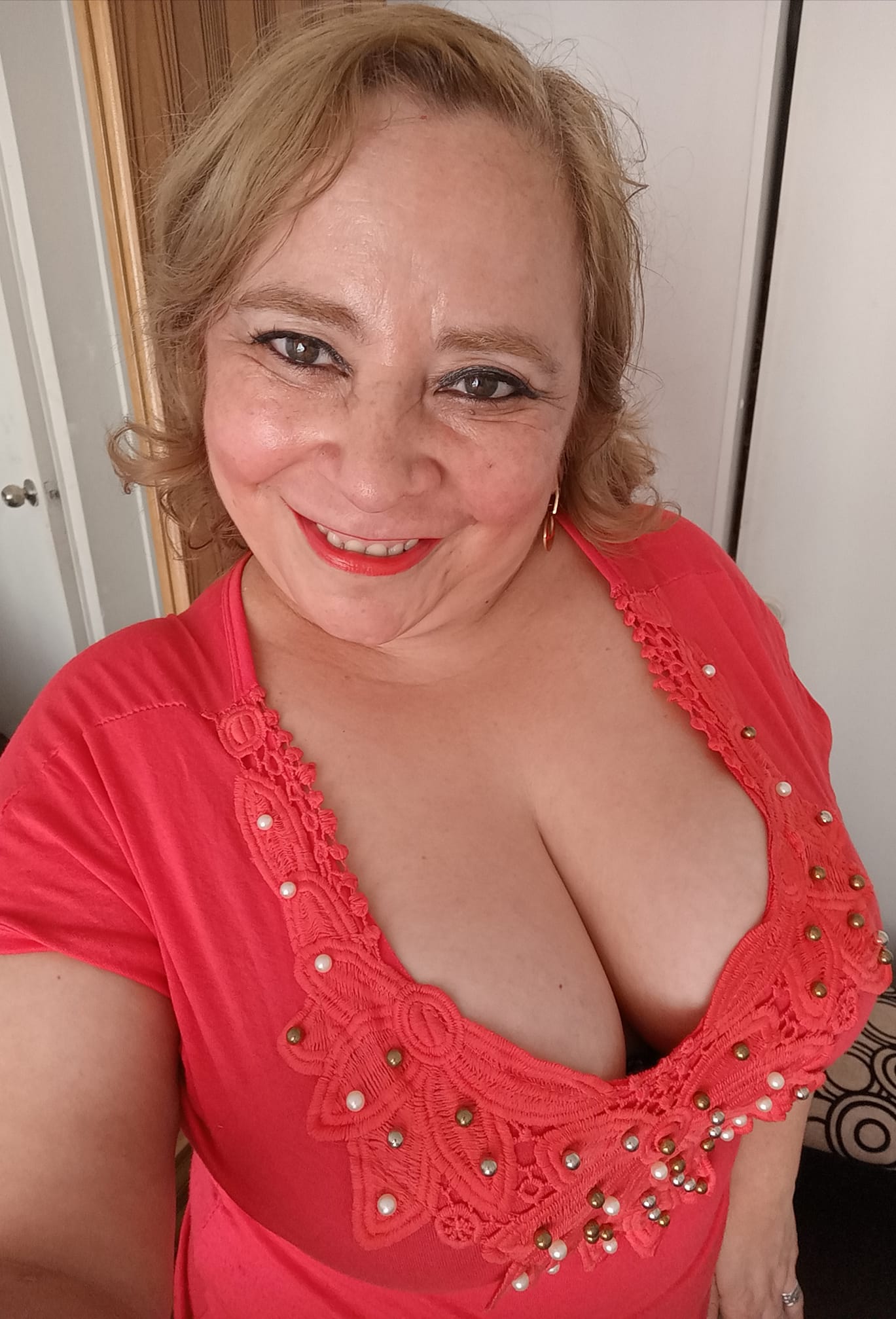 Sara Sanhueza Constanzo - https://www.facebook.com/carmyn.de