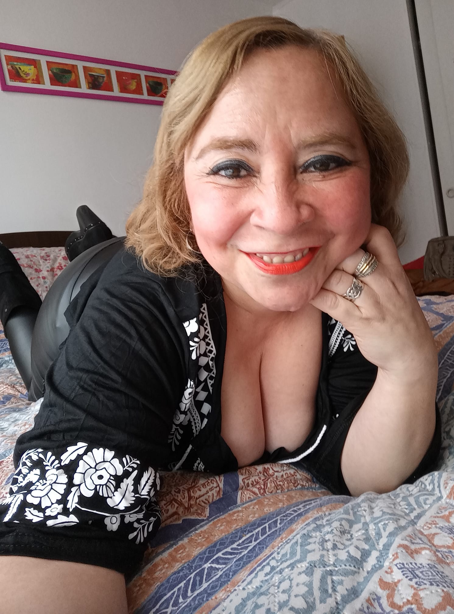 Sara Sanhueza Constanzo - https://www.facebook.com/carmyn.de