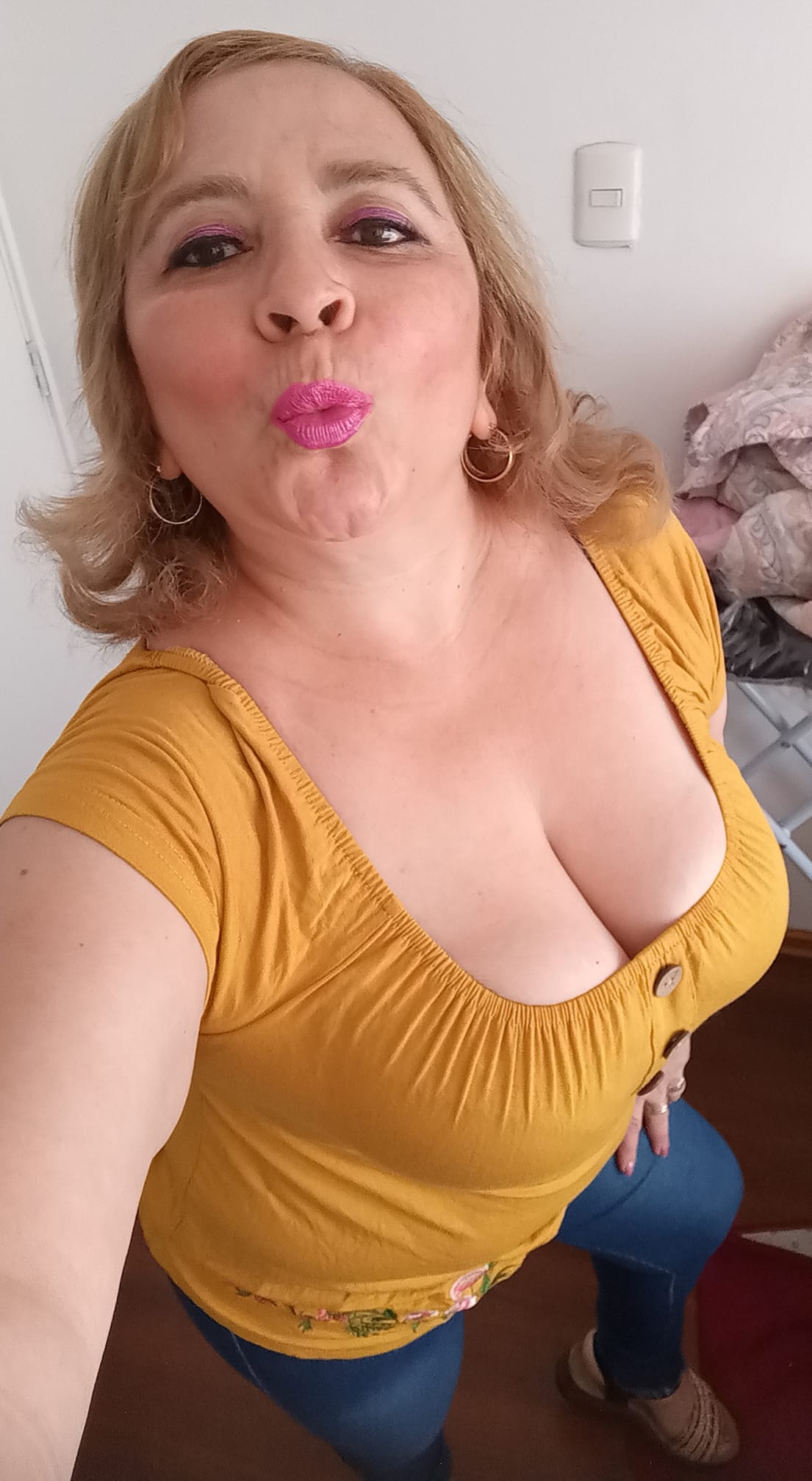 Sara Sanhueza Constanzo - https://www.facebook.com/carmyn.de