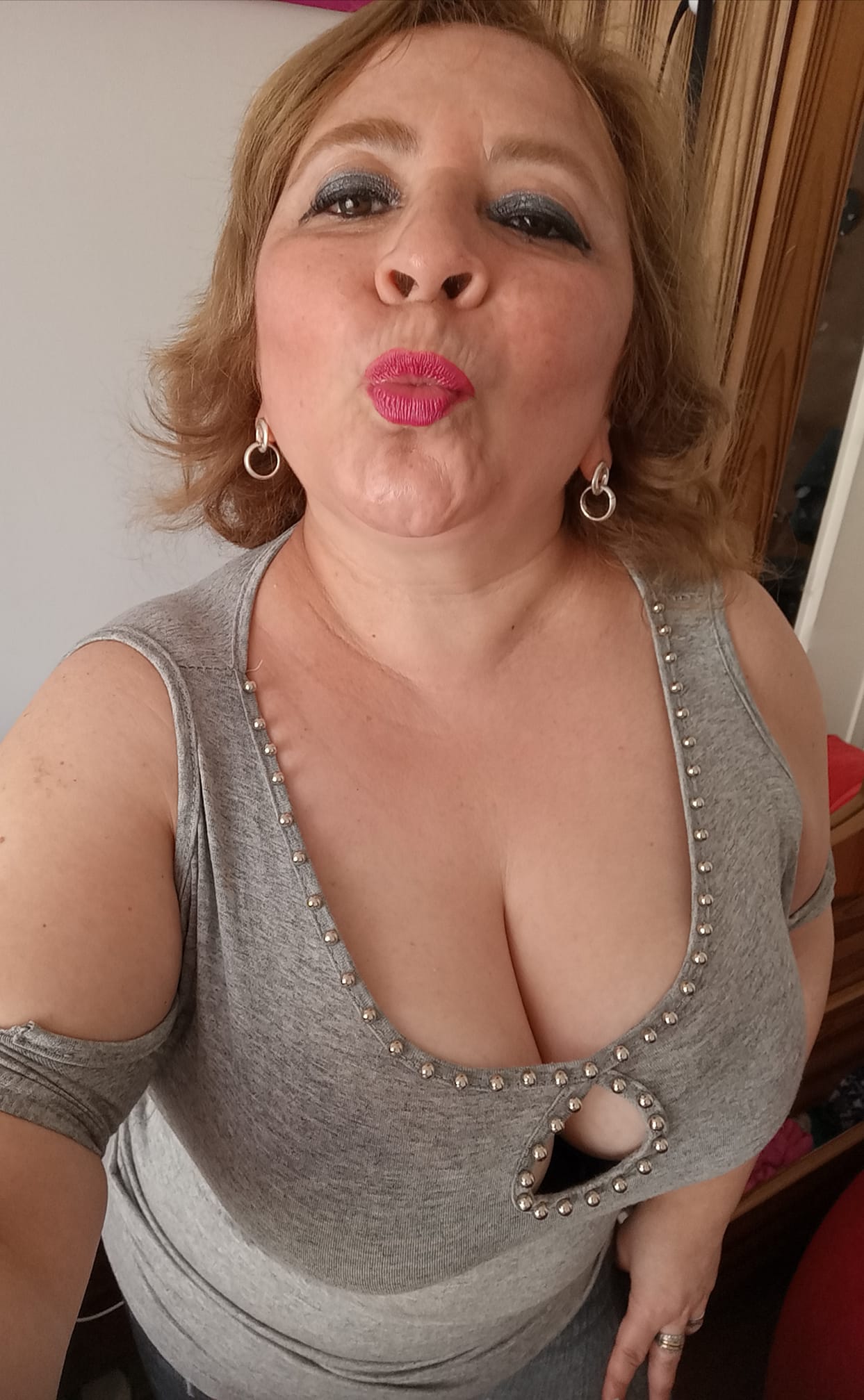 Sara Sanhueza Constanzo - https://www.facebook.com/carmyn.de