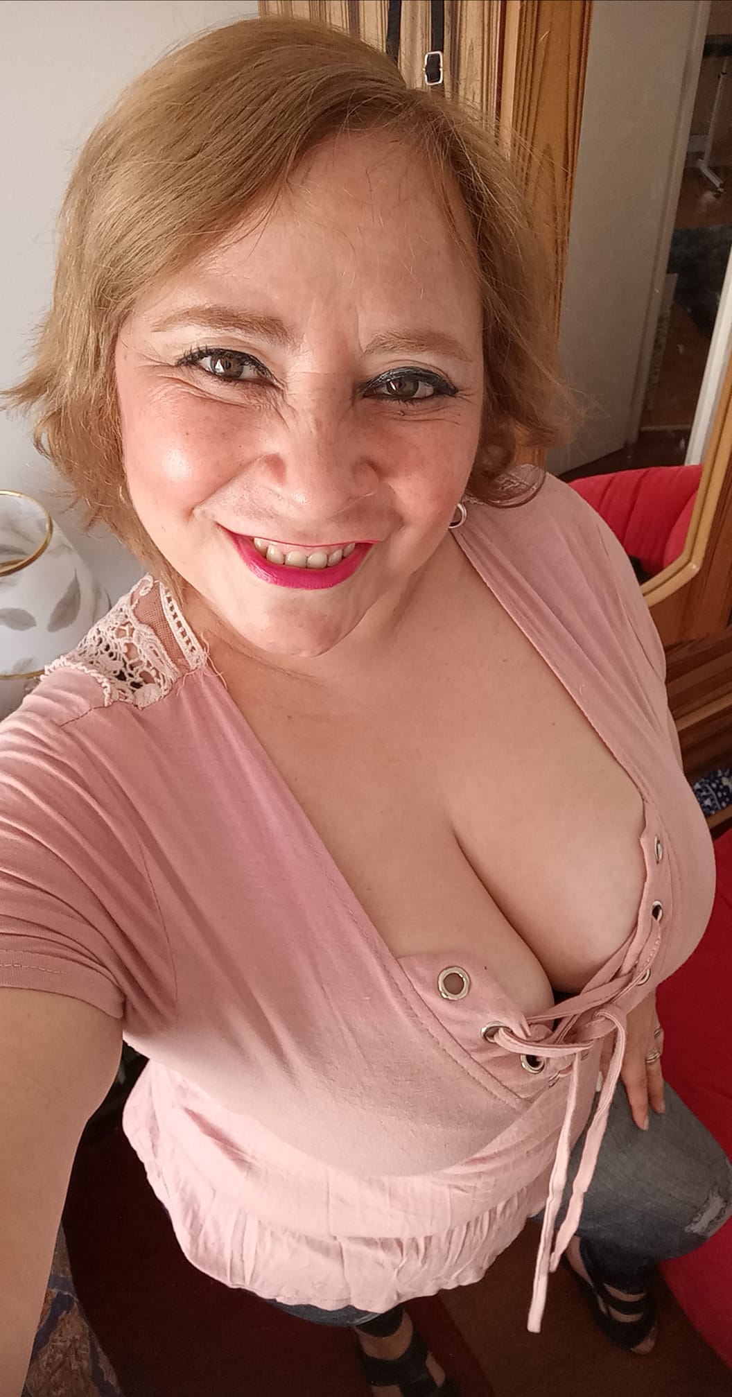 Sara Sanhueza Constanzo - https://www.facebook.com/carmyn.de