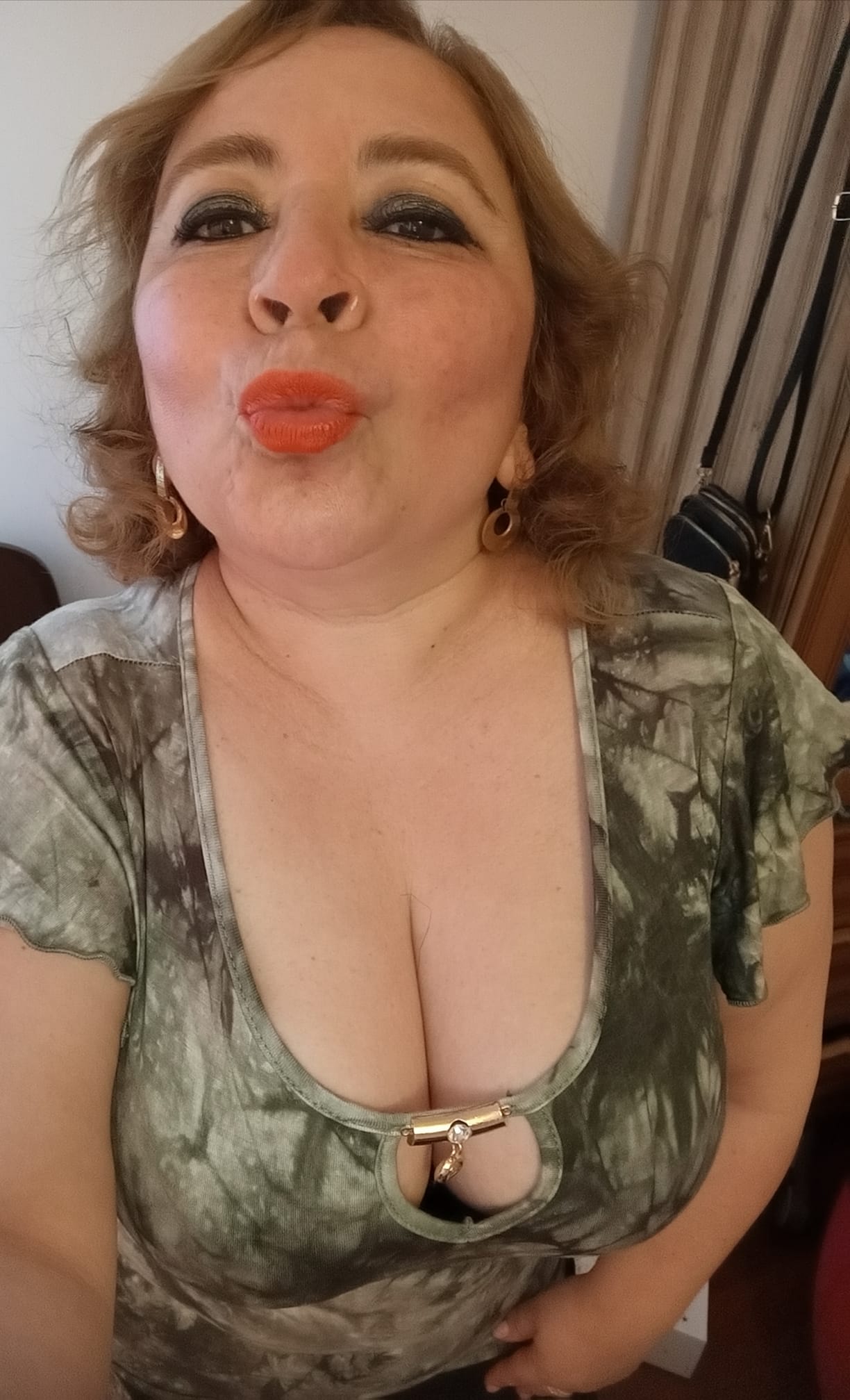 Sara Sanhueza Constanzo - https://www.facebook.com/carmyn.de