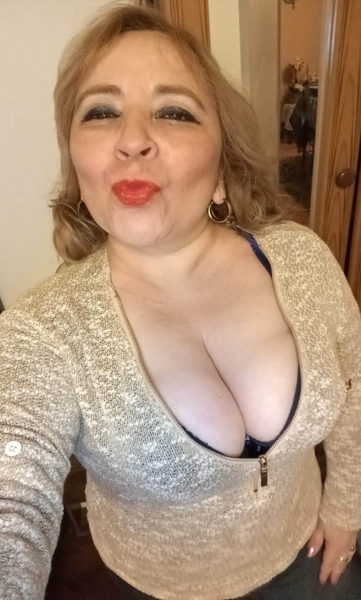 Sara Sanhueza Constanzo - https://www.facebook.com/carmyn.de