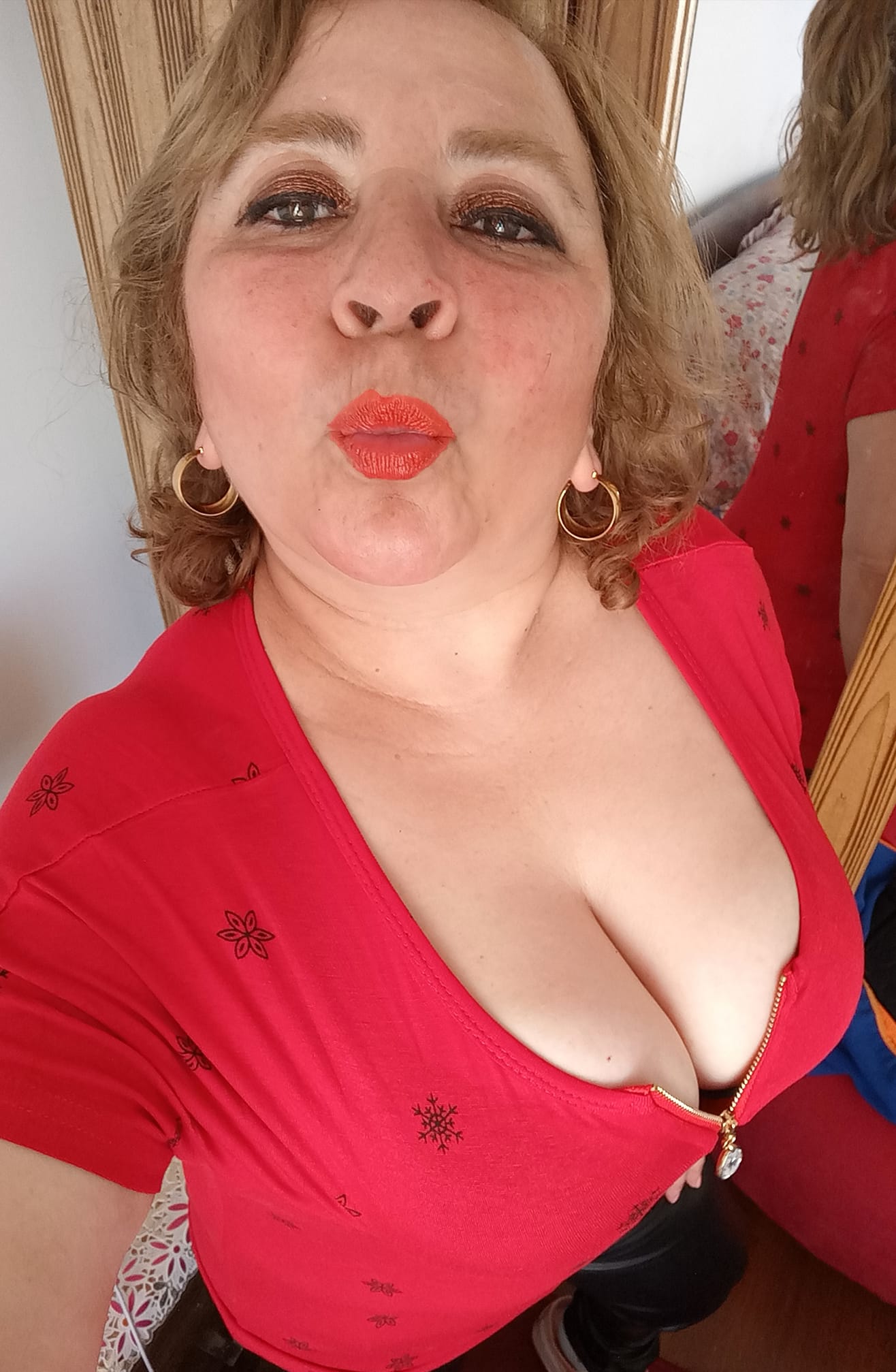 Sara Sanhueza Constanzo - https://www.facebook.com/carmyn.de