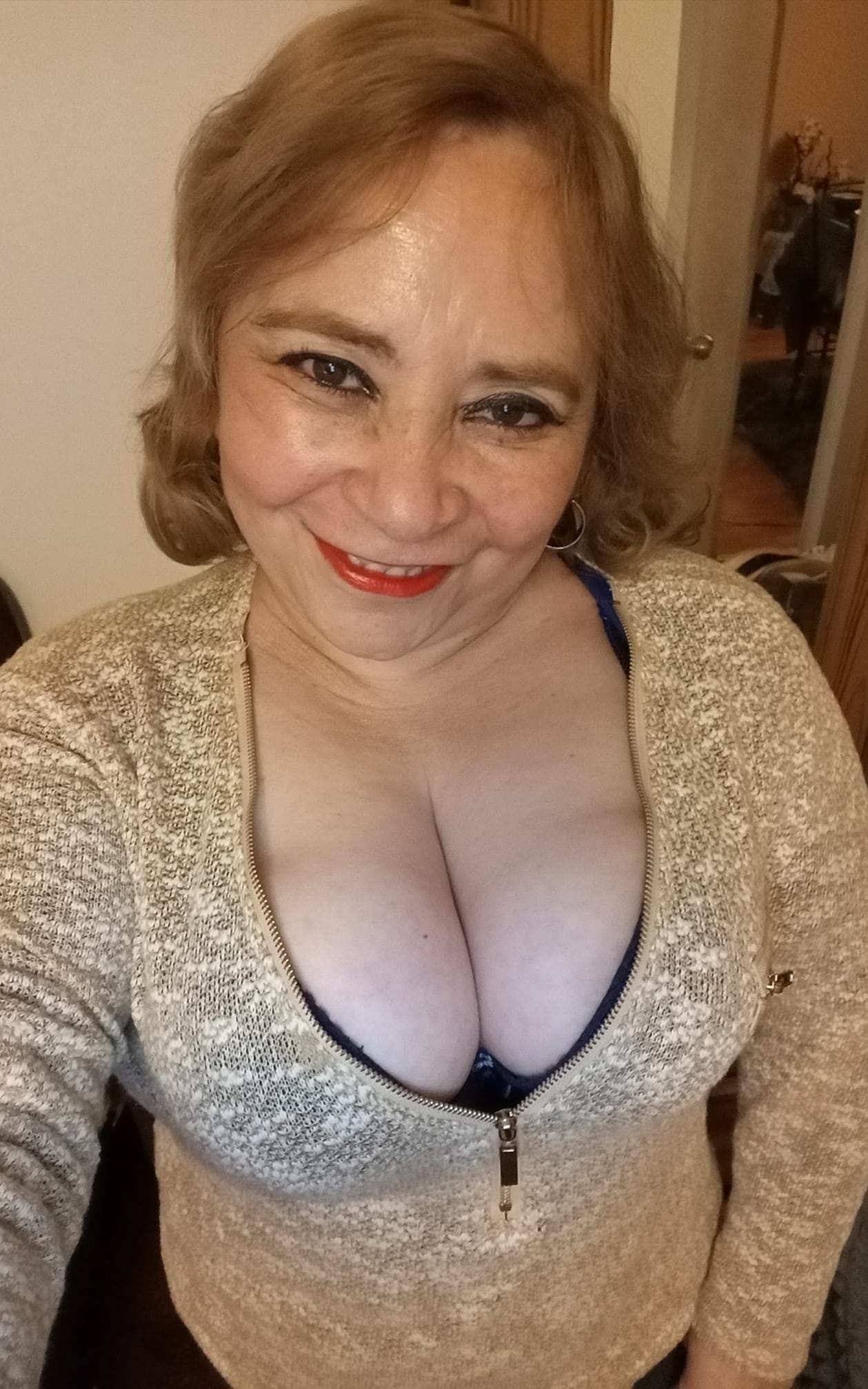 Sara Sanhueza Constanzo - https://www.facebook.com/carmyn.de