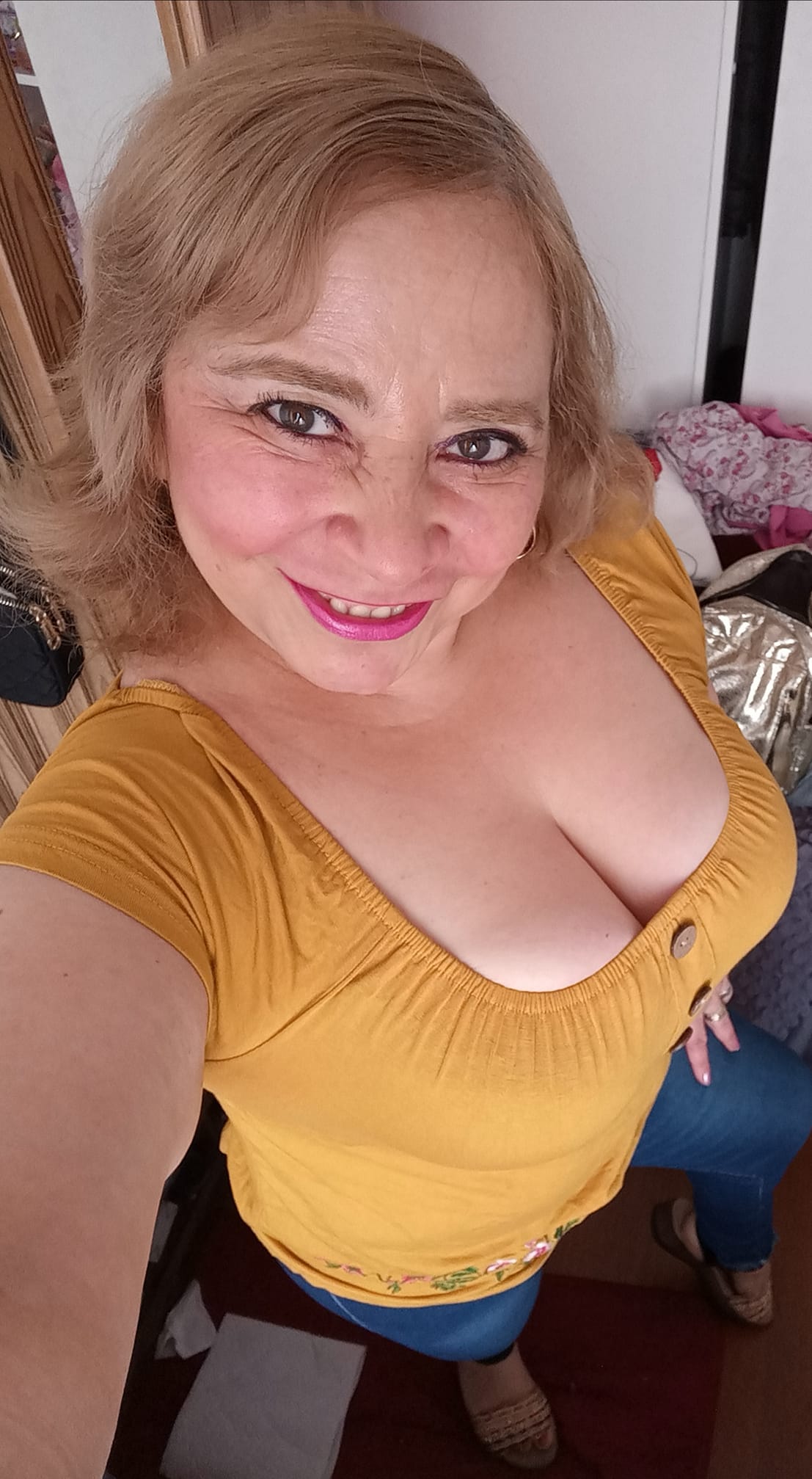 Sara Sanhueza Constanzo - https://www.facebook.com/carmyn.de