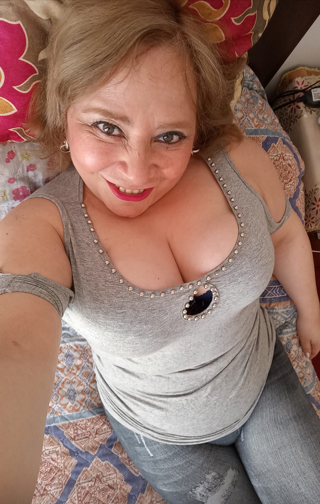 Sara Sanhueza Constanzo - https://www.facebook.com/carmyn.de