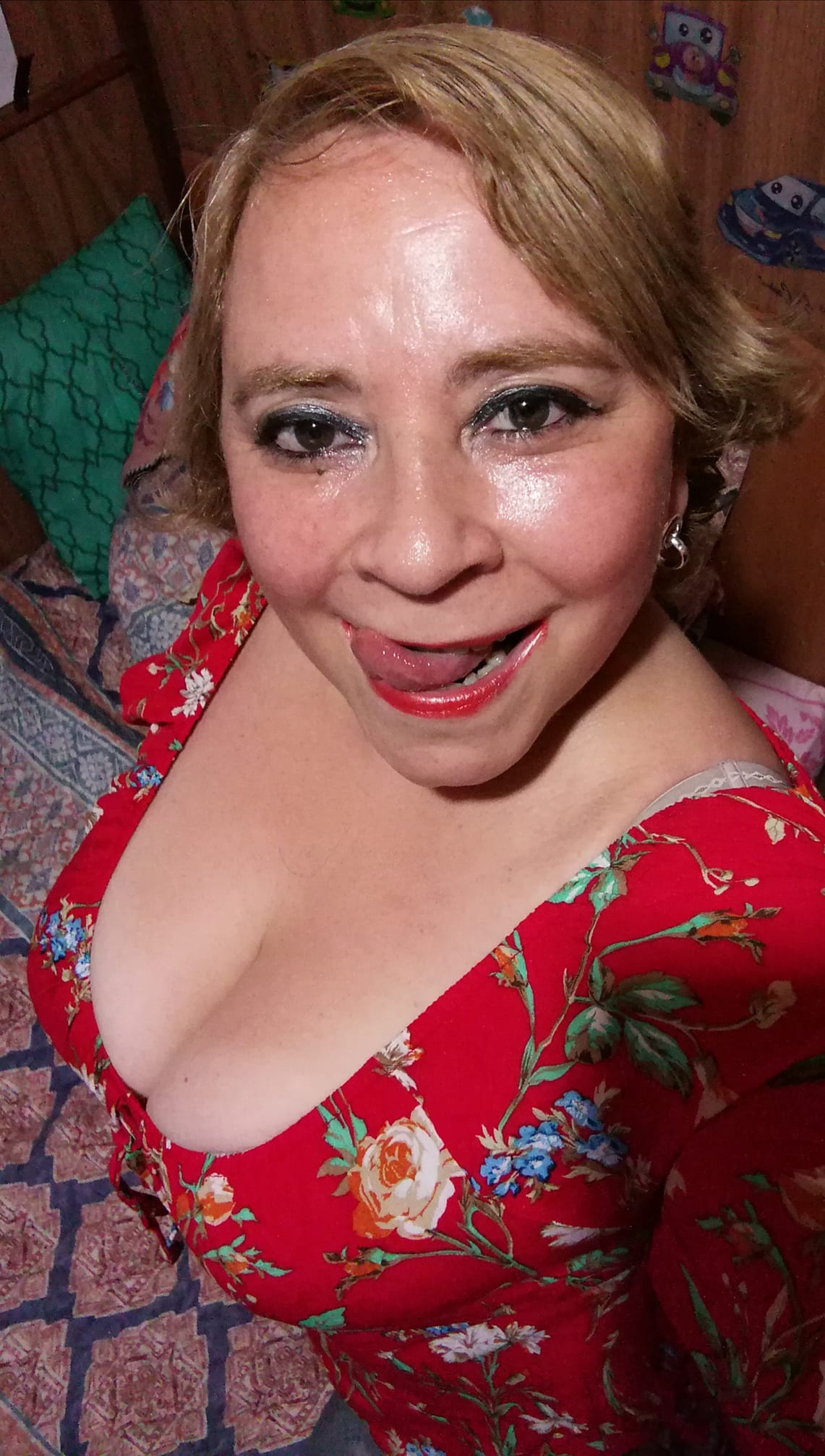 Sara Sanhueza Constanzo - https://www.facebook.com/carmyn.de