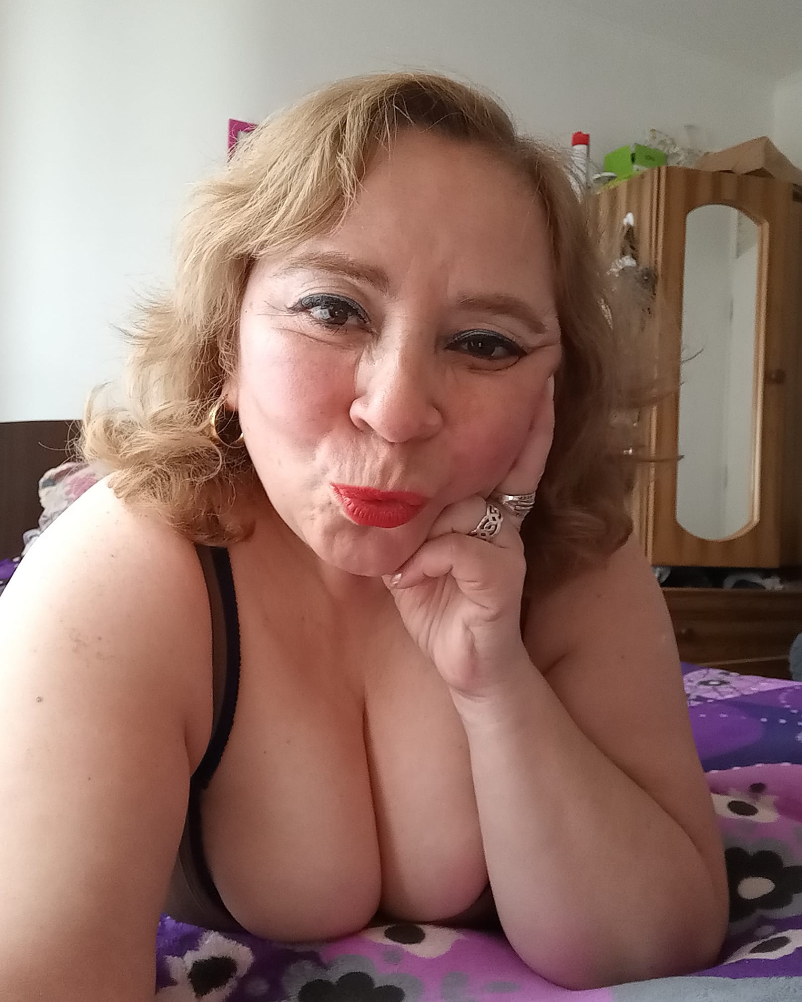 Sara Sanhueza Constanzo - https://www.facebook.com/carmyn.de