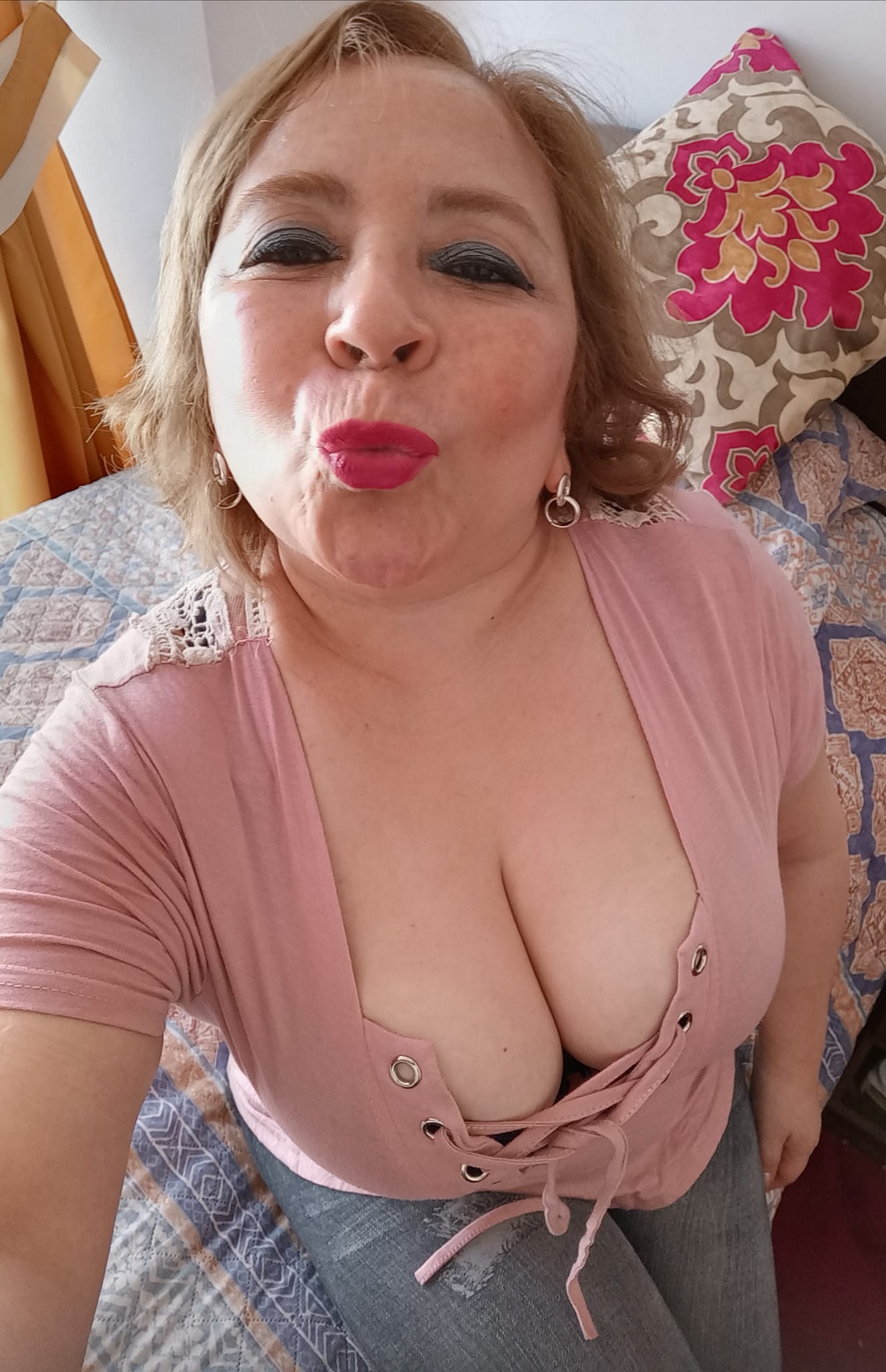 Sara Sanhueza Constanzo - https://www.facebook.com/carmyn.de