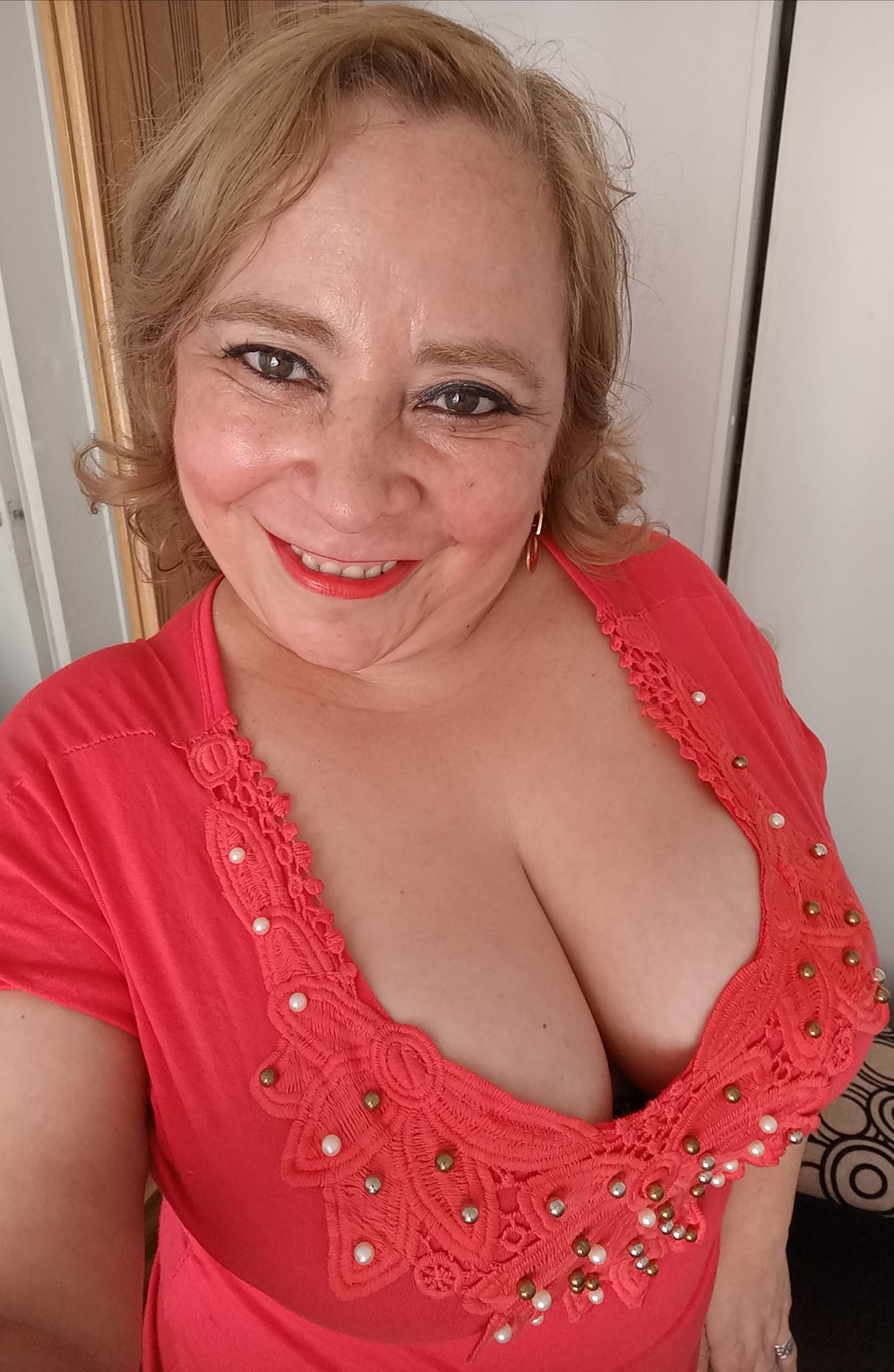 Sara Sanhueza Constanzo - https://www.facebook.com/carmyn.de