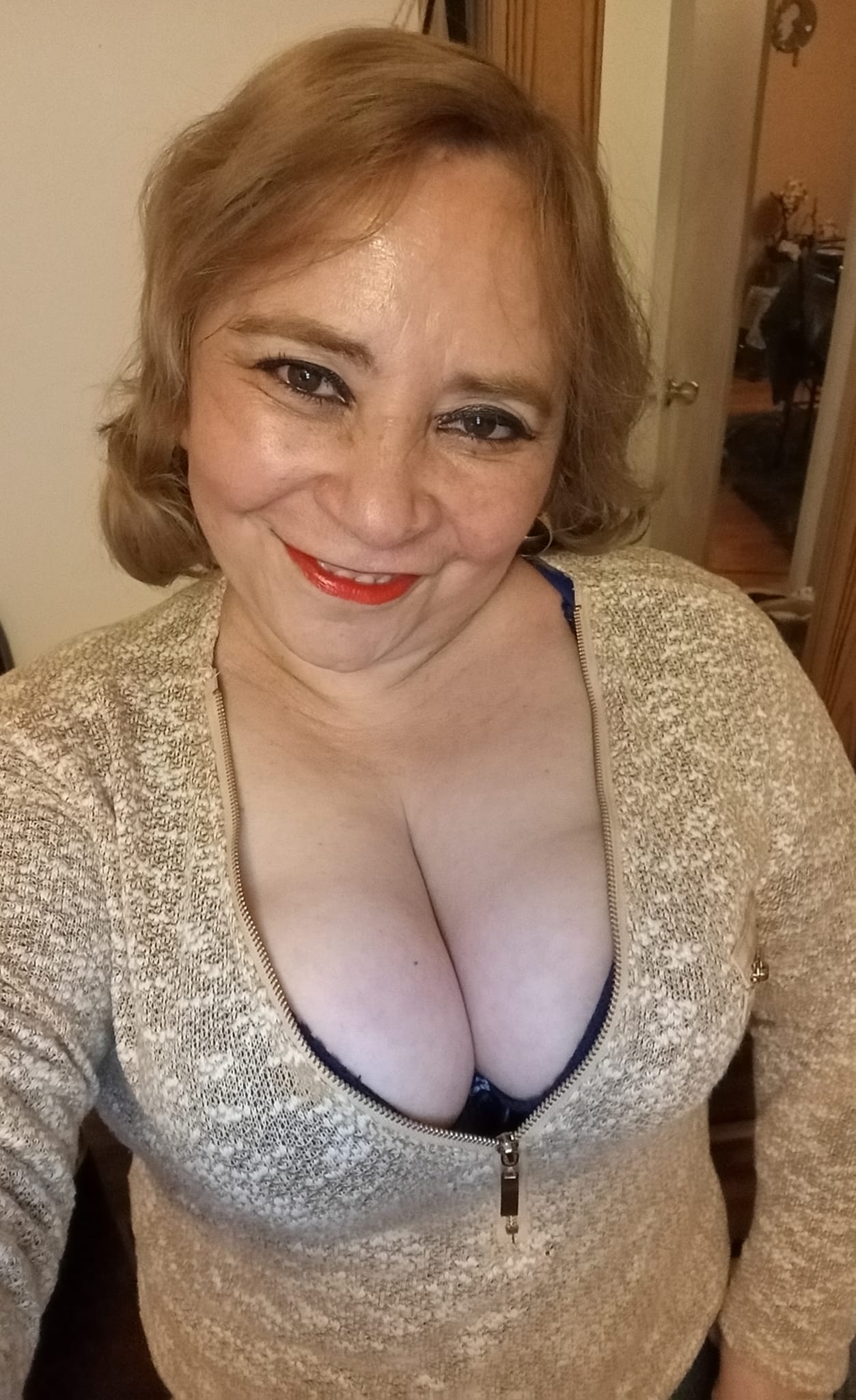 Sara Sanhueza Constanzo - https://www.facebook.com/carmyn.de