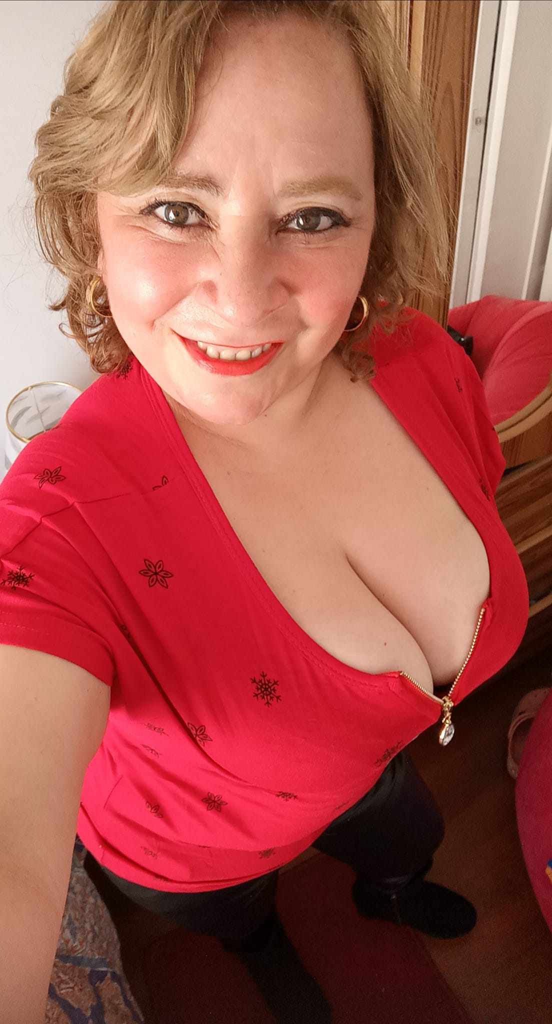 Sara Sanhueza Constanzo - https://www.facebook.com/carmyn.de