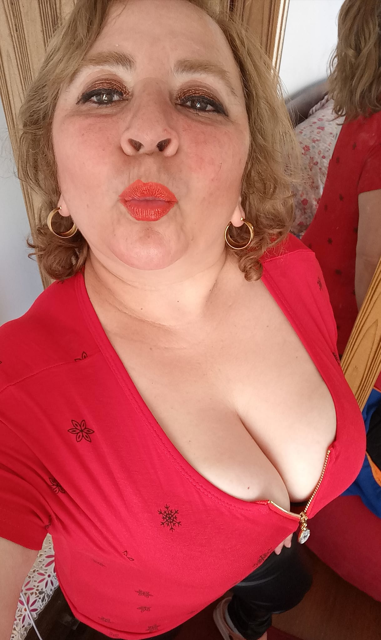 Sara Sanhueza Constanzo - https://www.facebook.com/carmyn.de