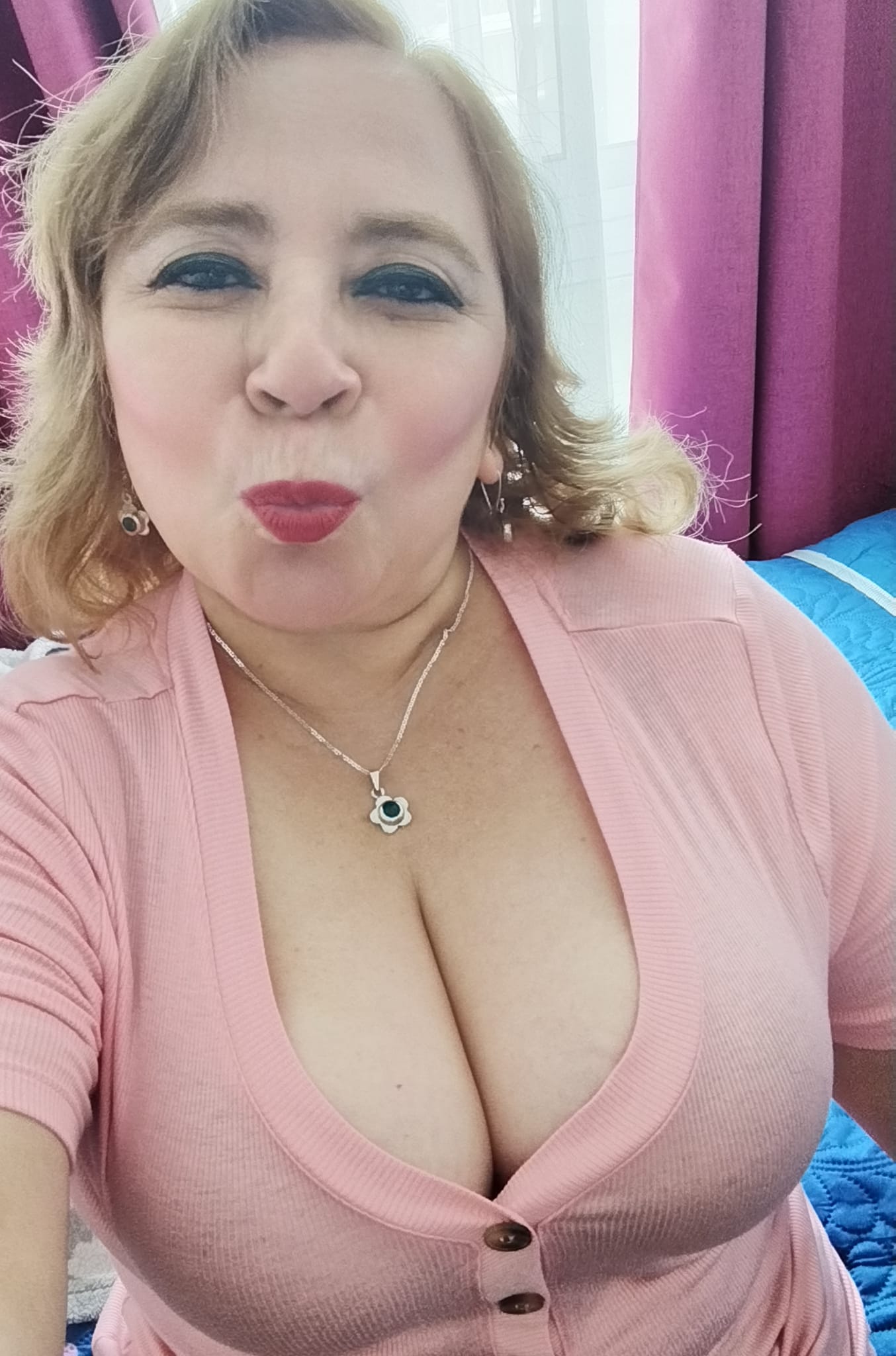 Sara Sanhueza Constanzo - https://www.facebook.com/carmyn.de