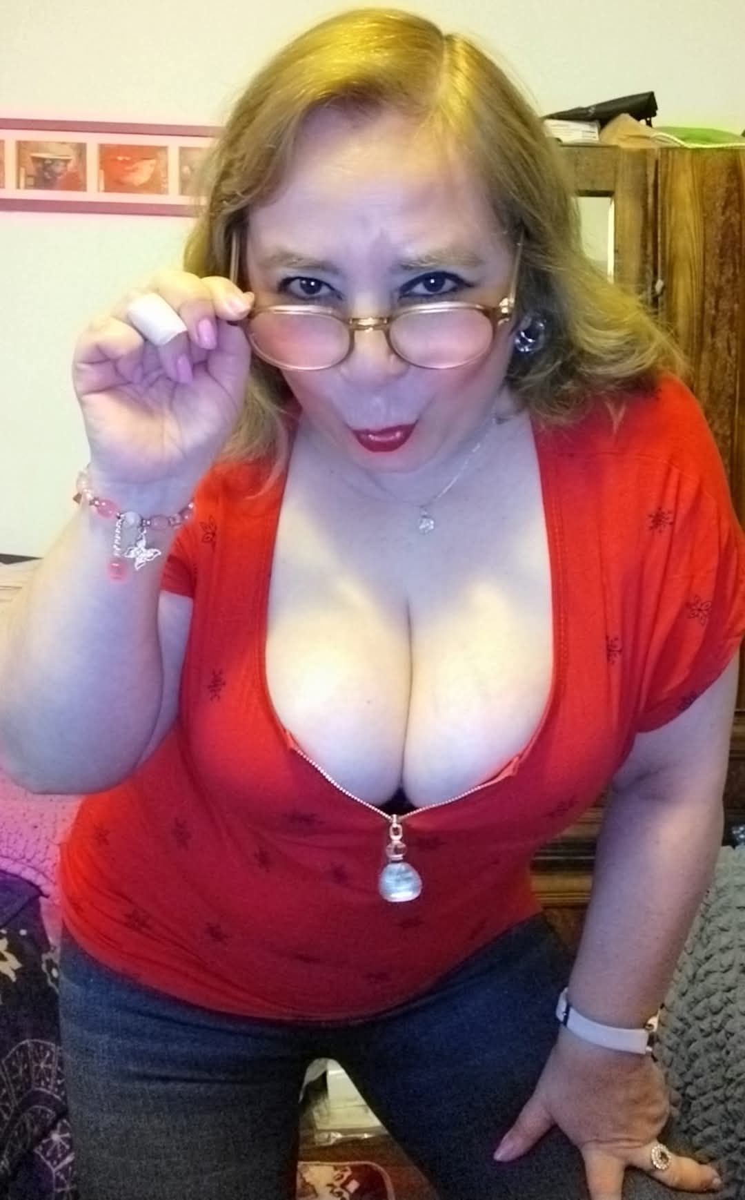 Sara Sanhueza Constanzo - https://www.facebook.com/carmyn.de