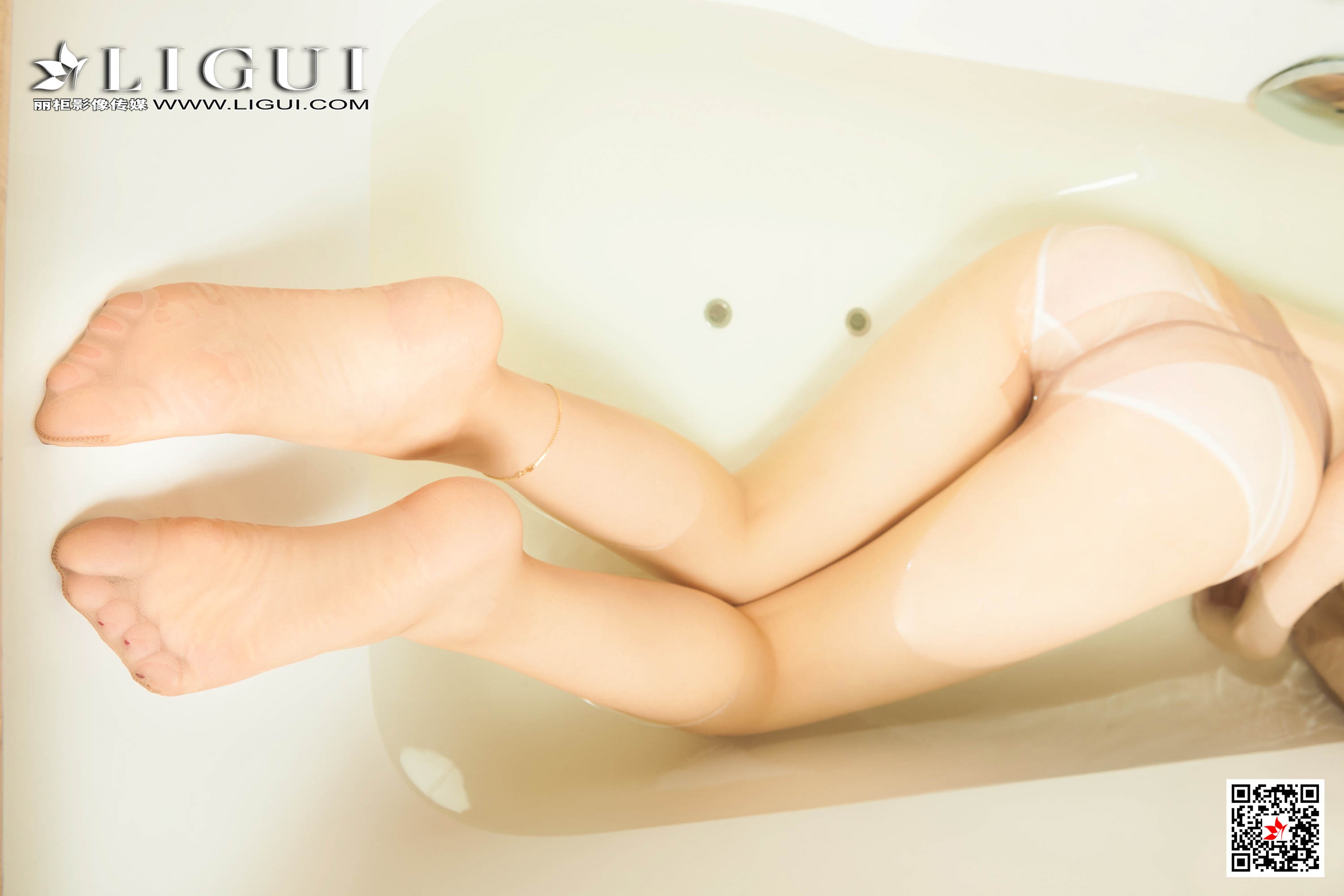 pretty lady dirty feet 178