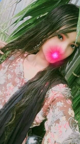 Hot Bangladeshi girl showing her huge boobs